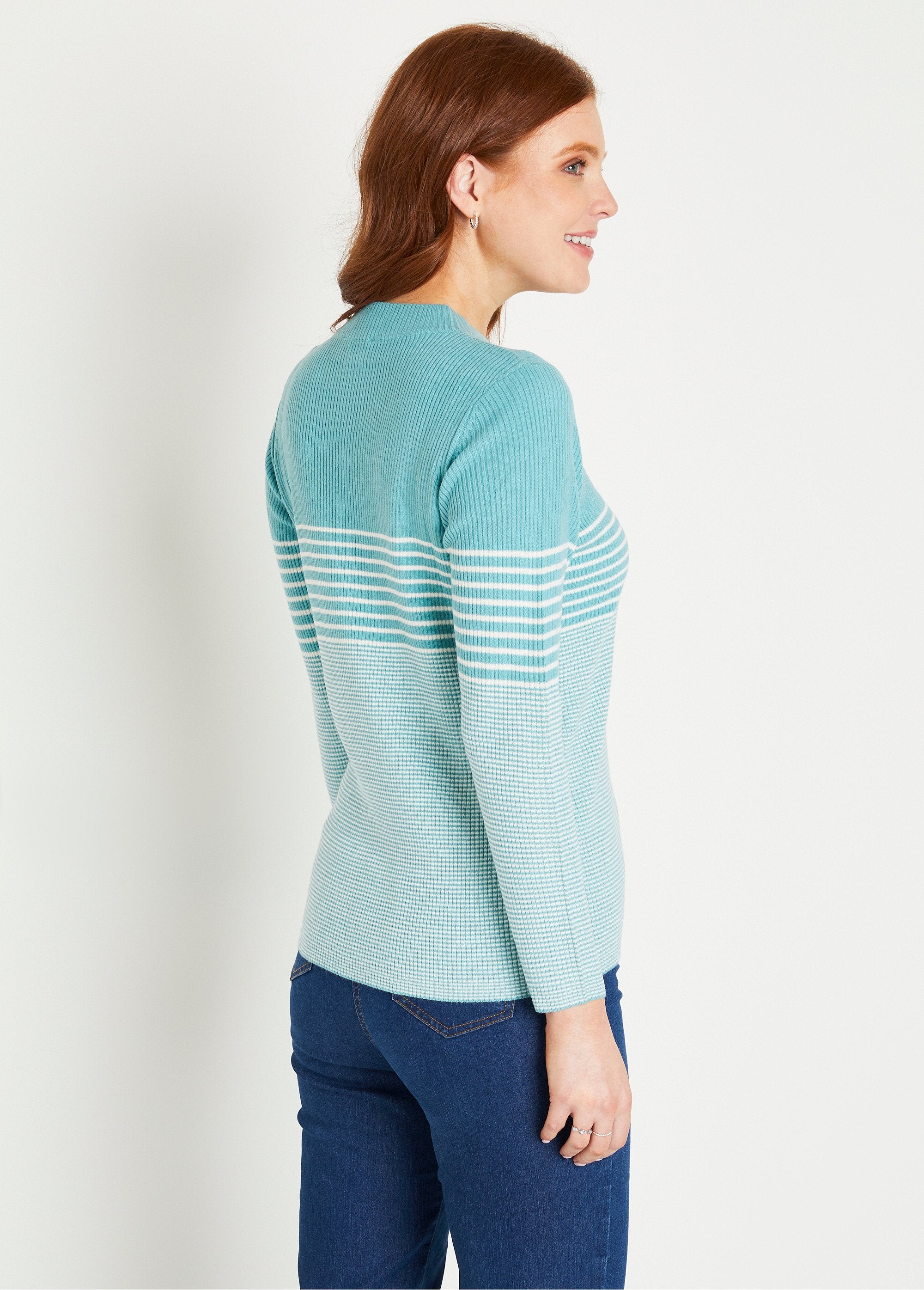 Pull_court_col_montant_maille_côtelée_Aqua_et_ecru_DO1_slim