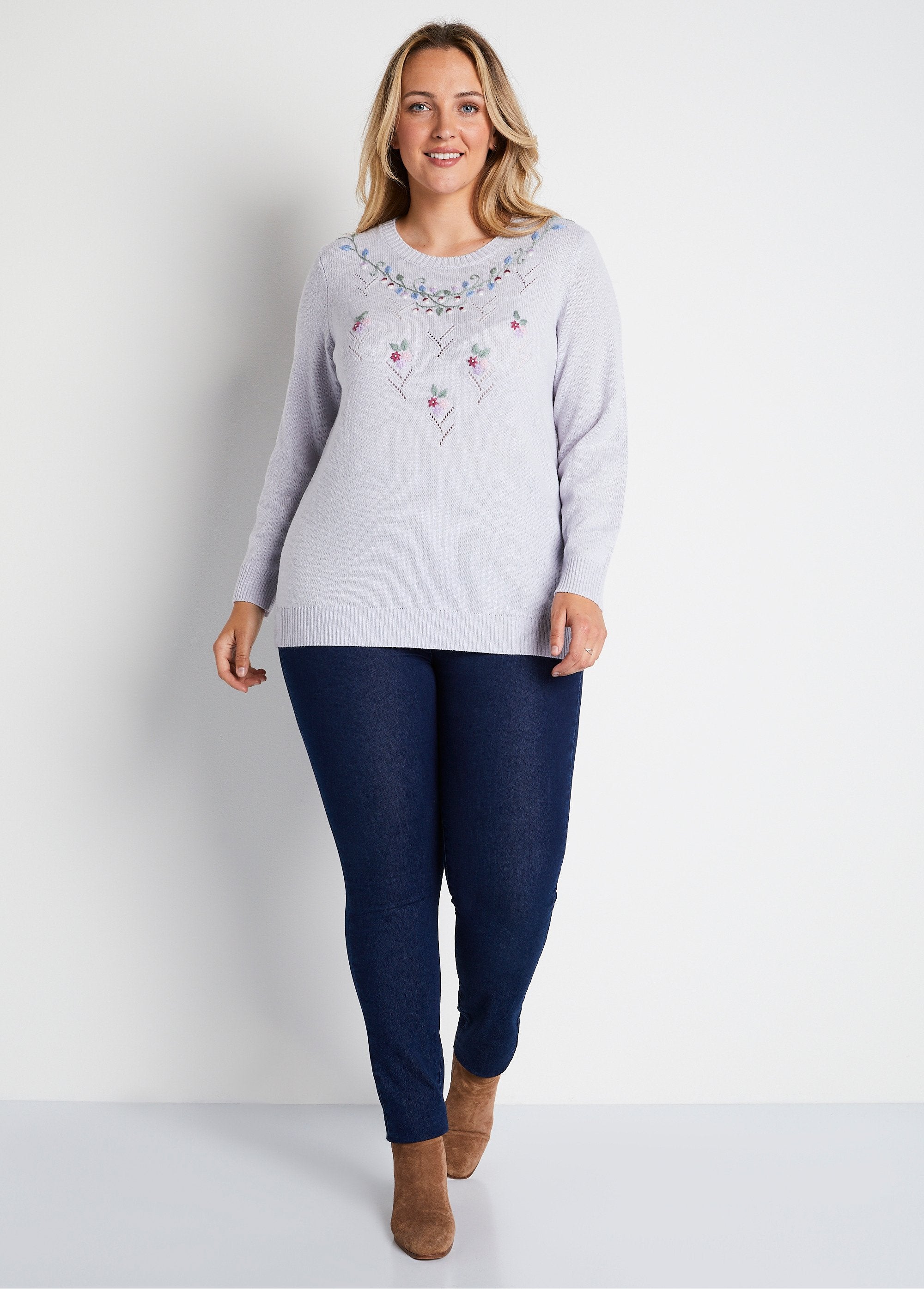 Pull_doux_uni_brodé_ajouré_col_rond_Argent_SF1_curvy