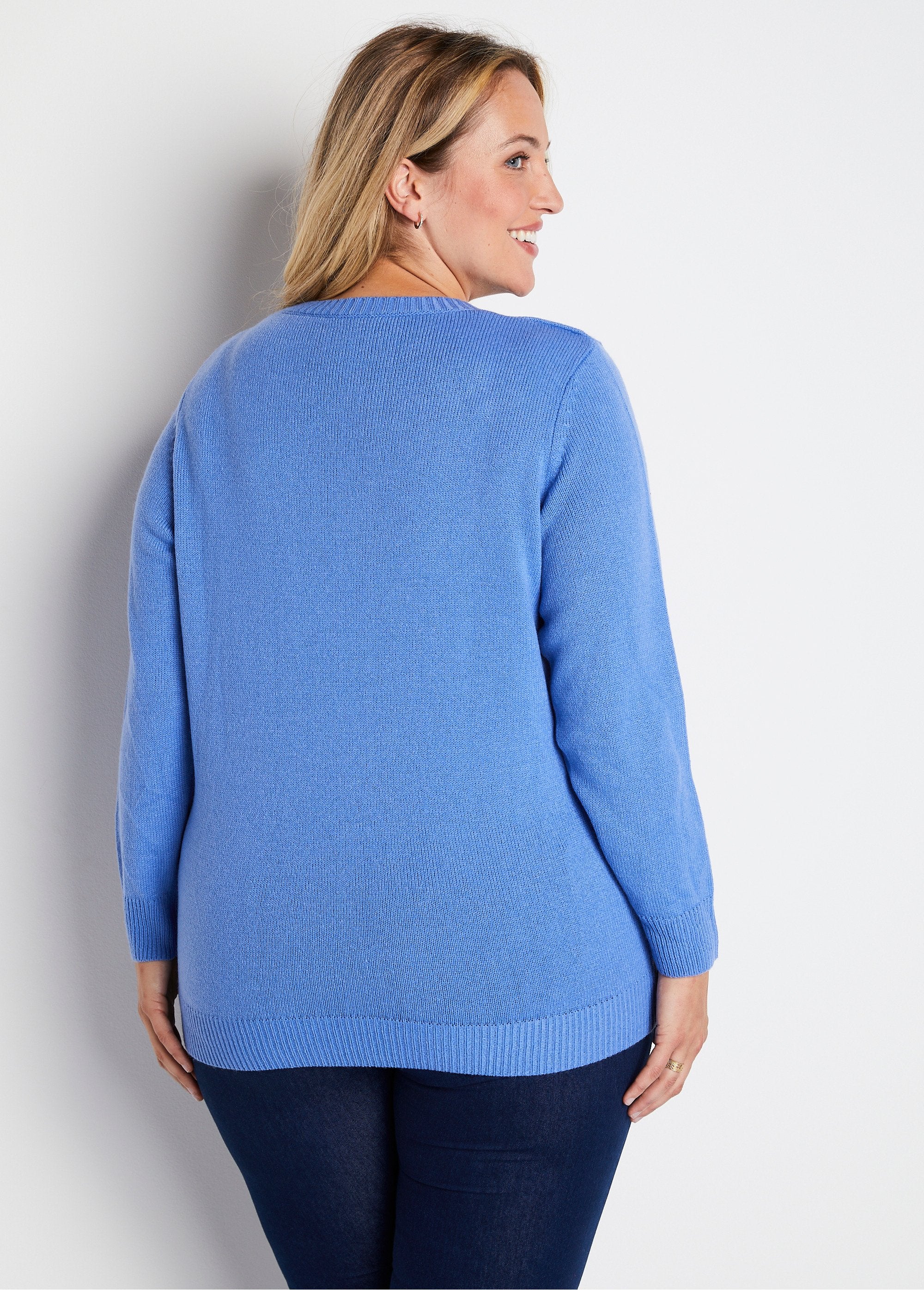 Pull_doux_uni_brodé_ajouré_col_rond_Bleu_DO1_curvy