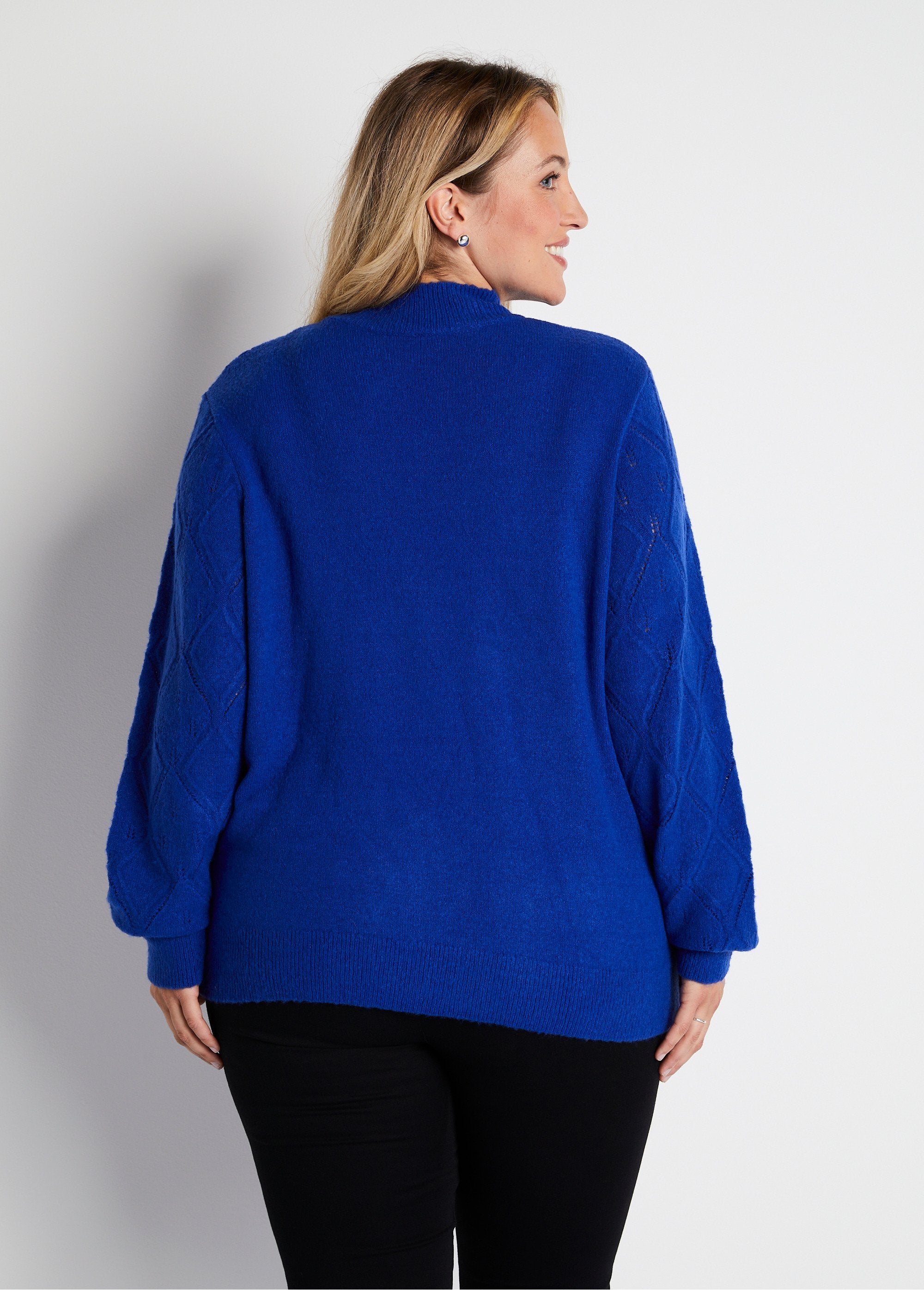 Pull_doux_ajouré_perlé_col_montant_Bleu_DO1_curvy