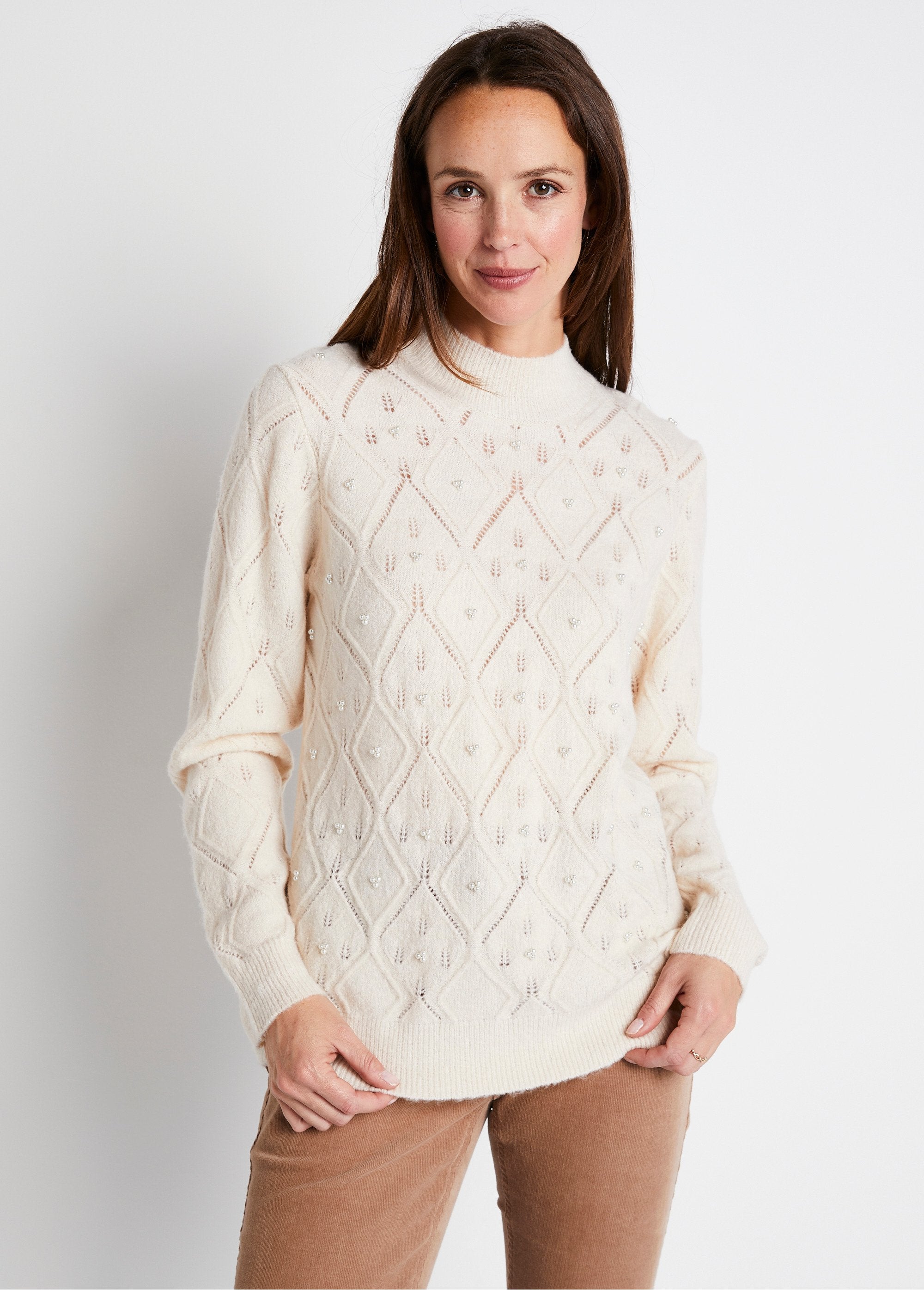 Pull_doux_ajouré_perlé_col_montant_Ecru_FA1_slim