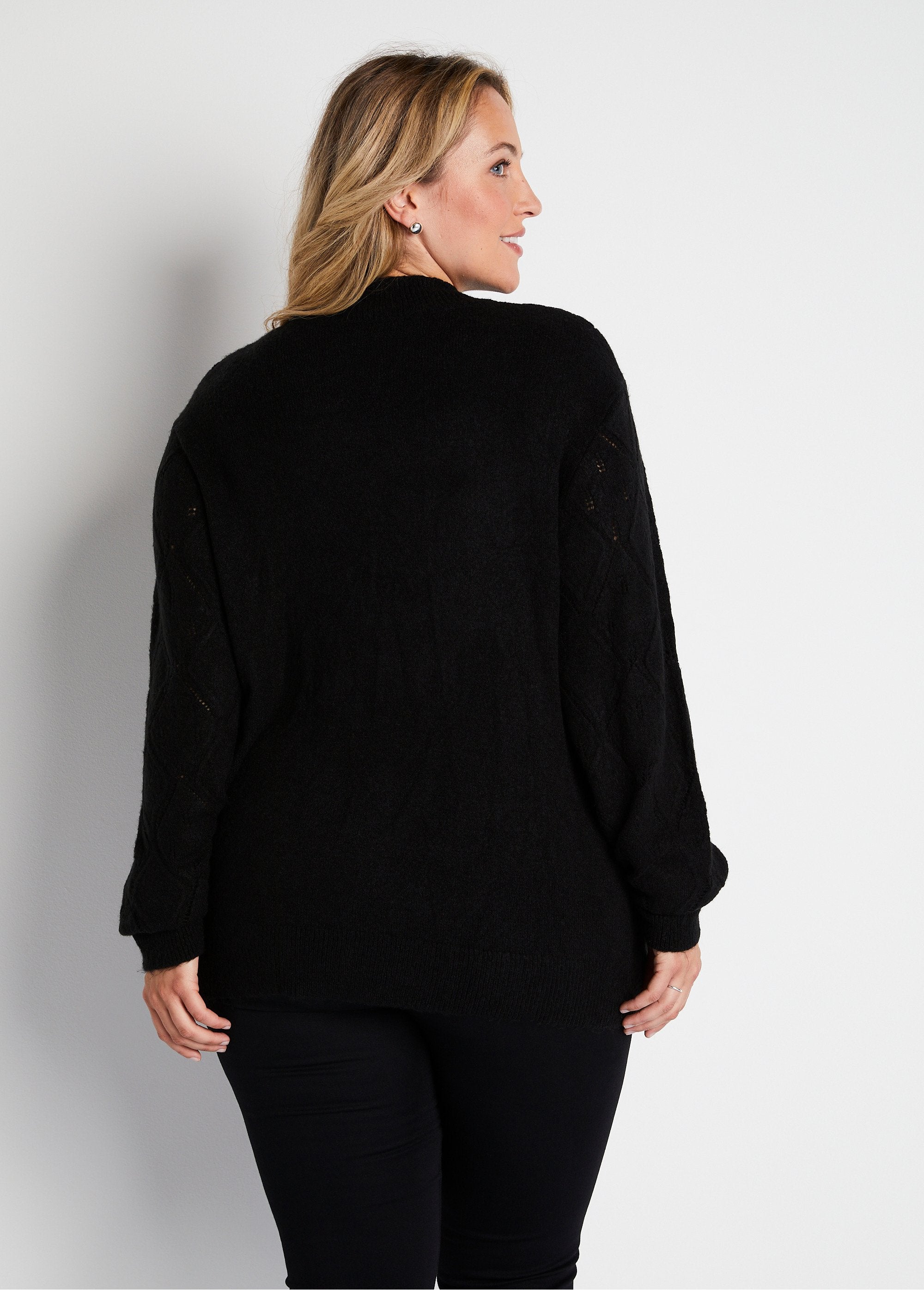 Pull_doux_ajouré_perlé_col_montant_Noir_DO1_curvy