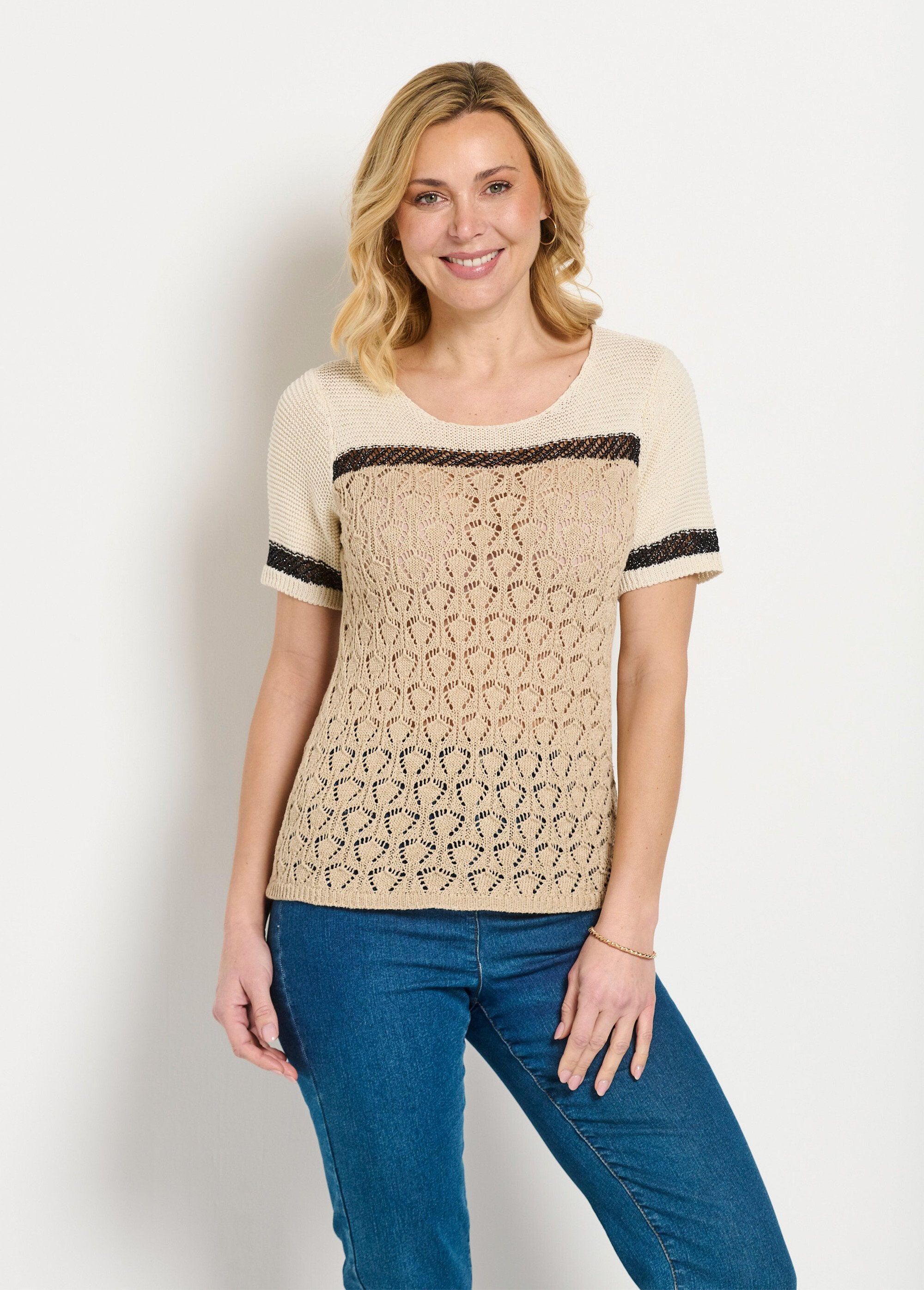 Pull_doux_brillant_manches_courtes_col_rond_Beige_et_noir_FA1_slim