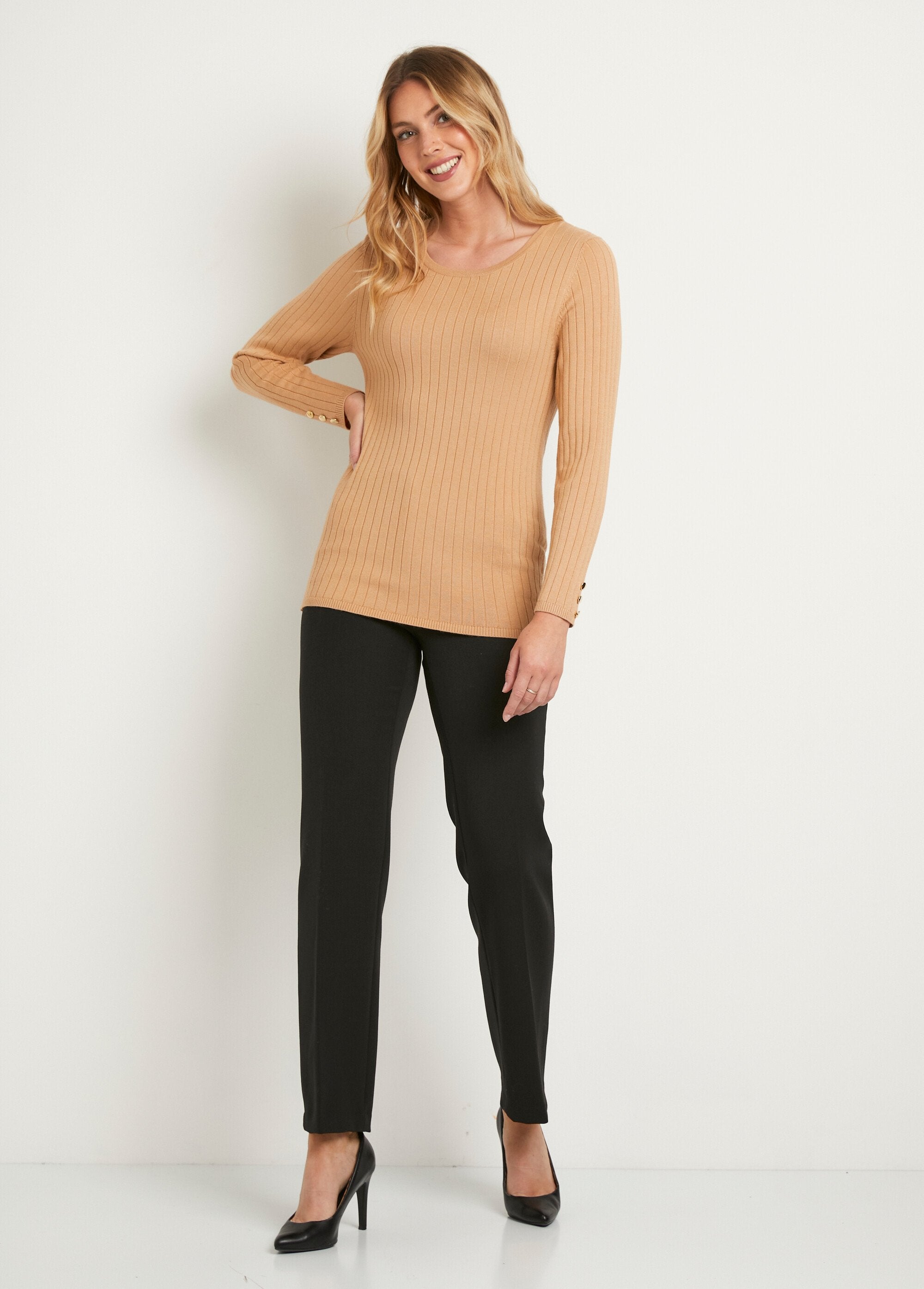 Pull_doux_côtelé_court_col_rond_côtes_plates_Camel_SF1_slim