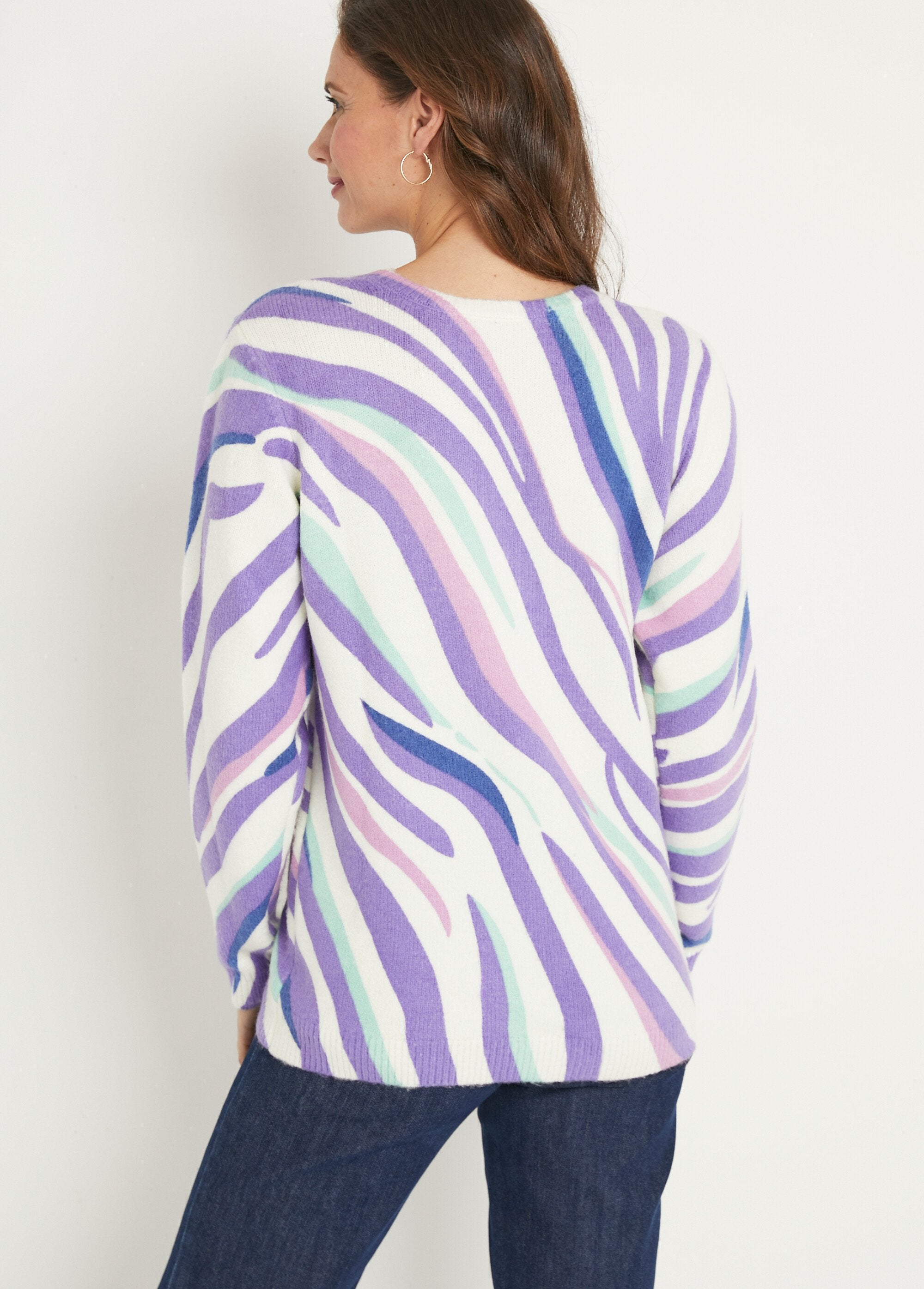 Pull_doux_court_col_rond_imprimé_graphique_Ecru_et_violet_DO1_slim