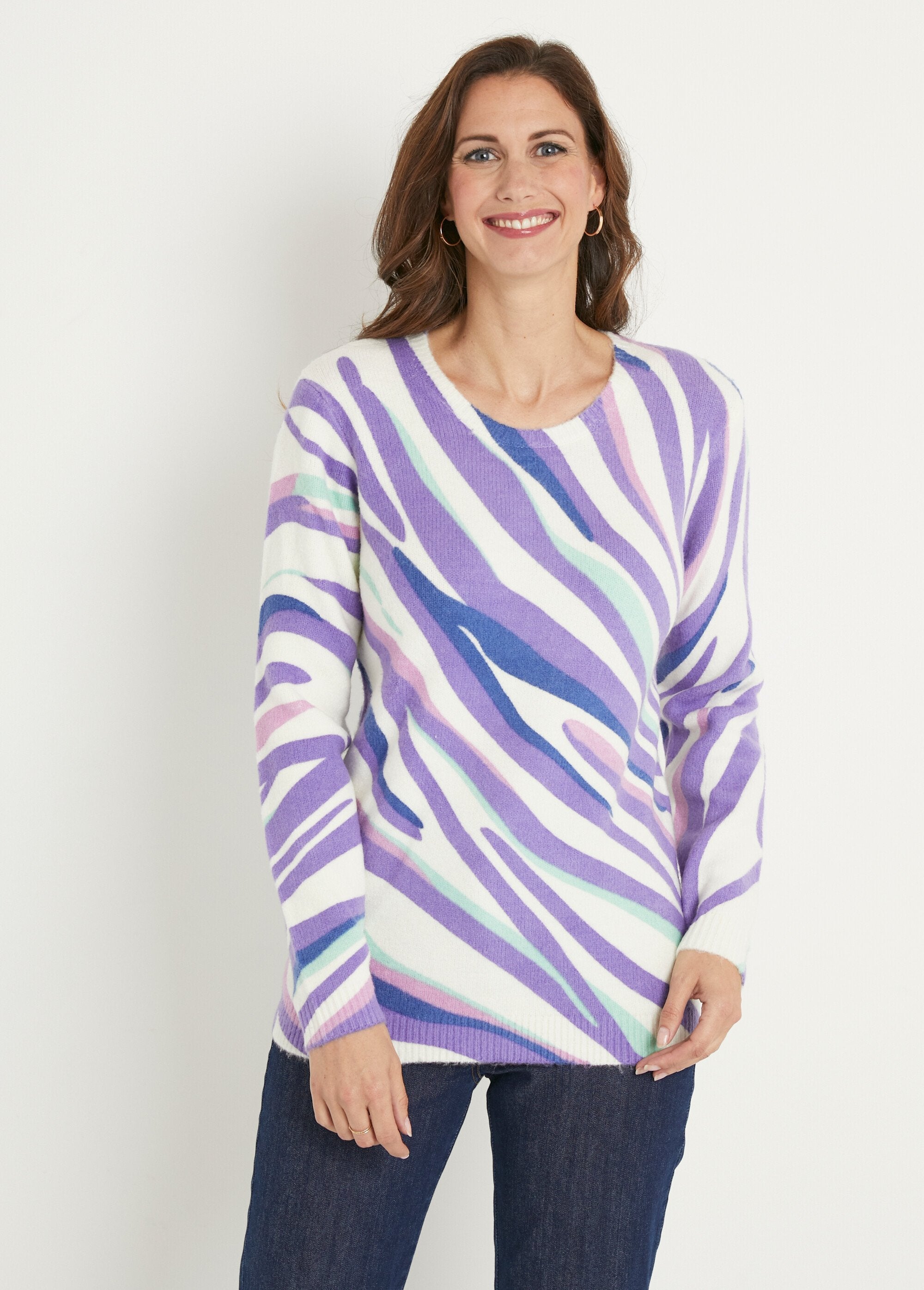 Pull_doux_court_col_rond_imprimé_graphique_Ecru_et_violet_FA1_slim