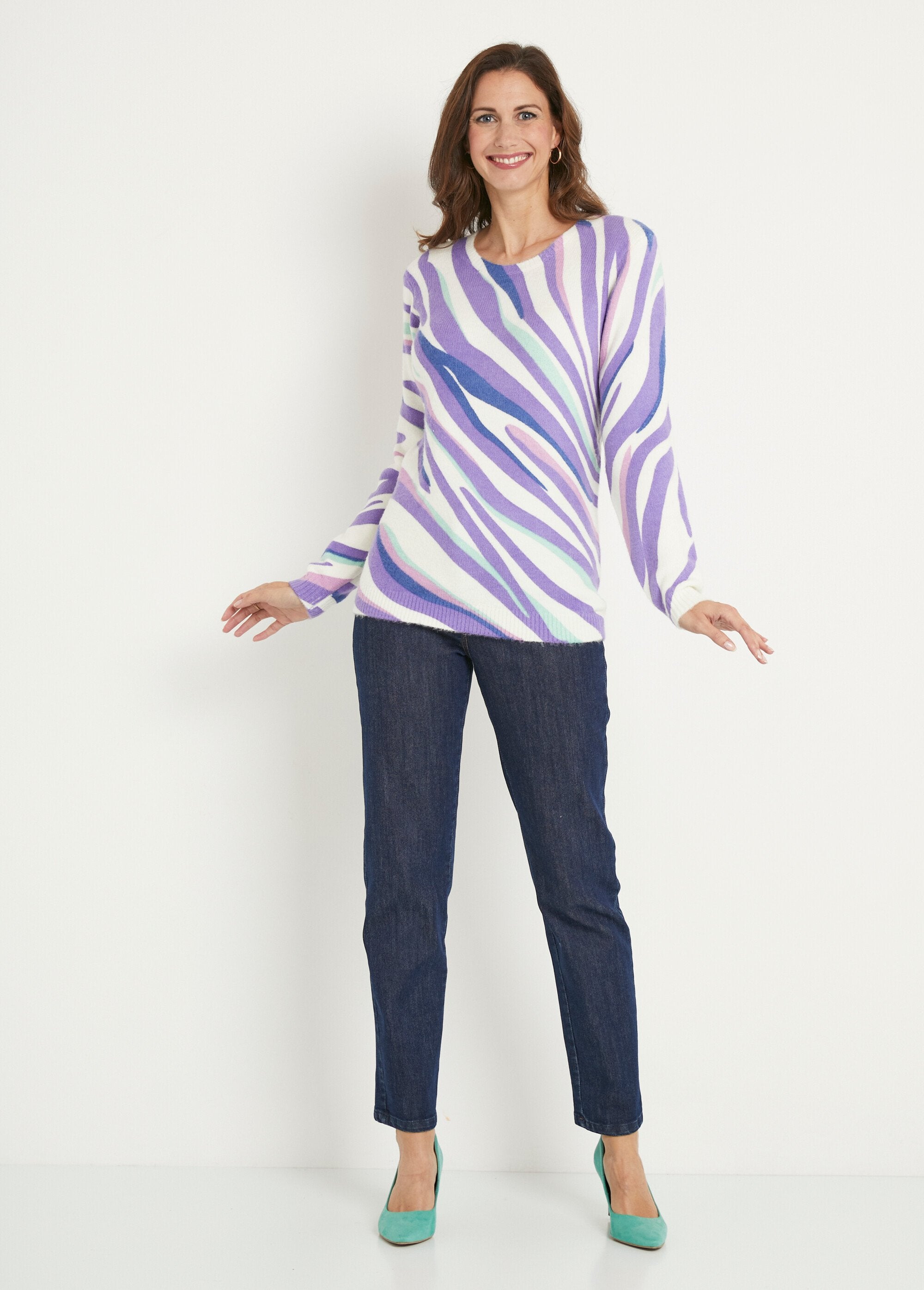 Pull_doux_court_col_rond_imprimé_graphique_Ecru_et_violet_SF1_slim