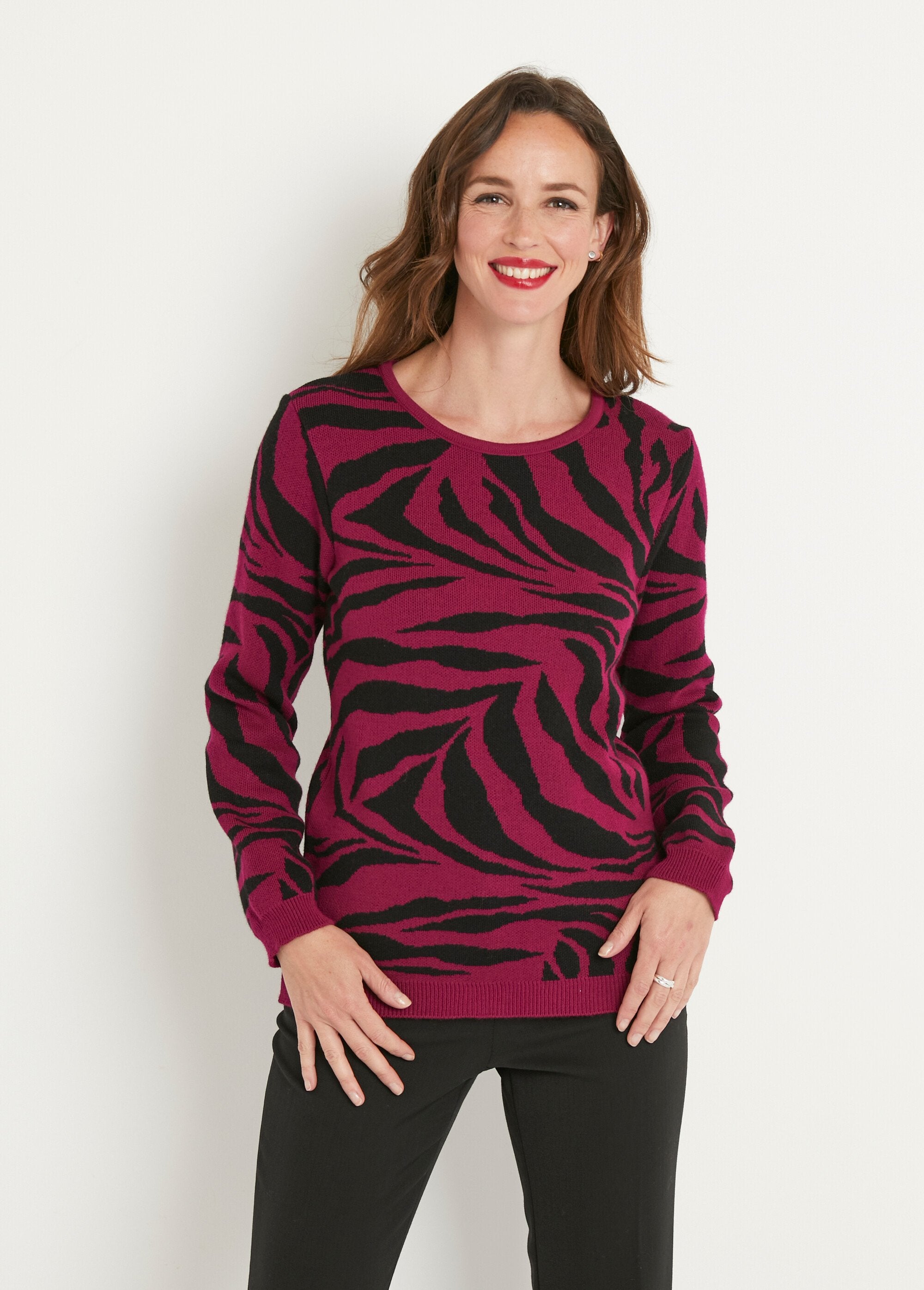 Soft_jacquard_zebra_sweater_with_round_collar_Blackcurrant_and_black_FA1_slim