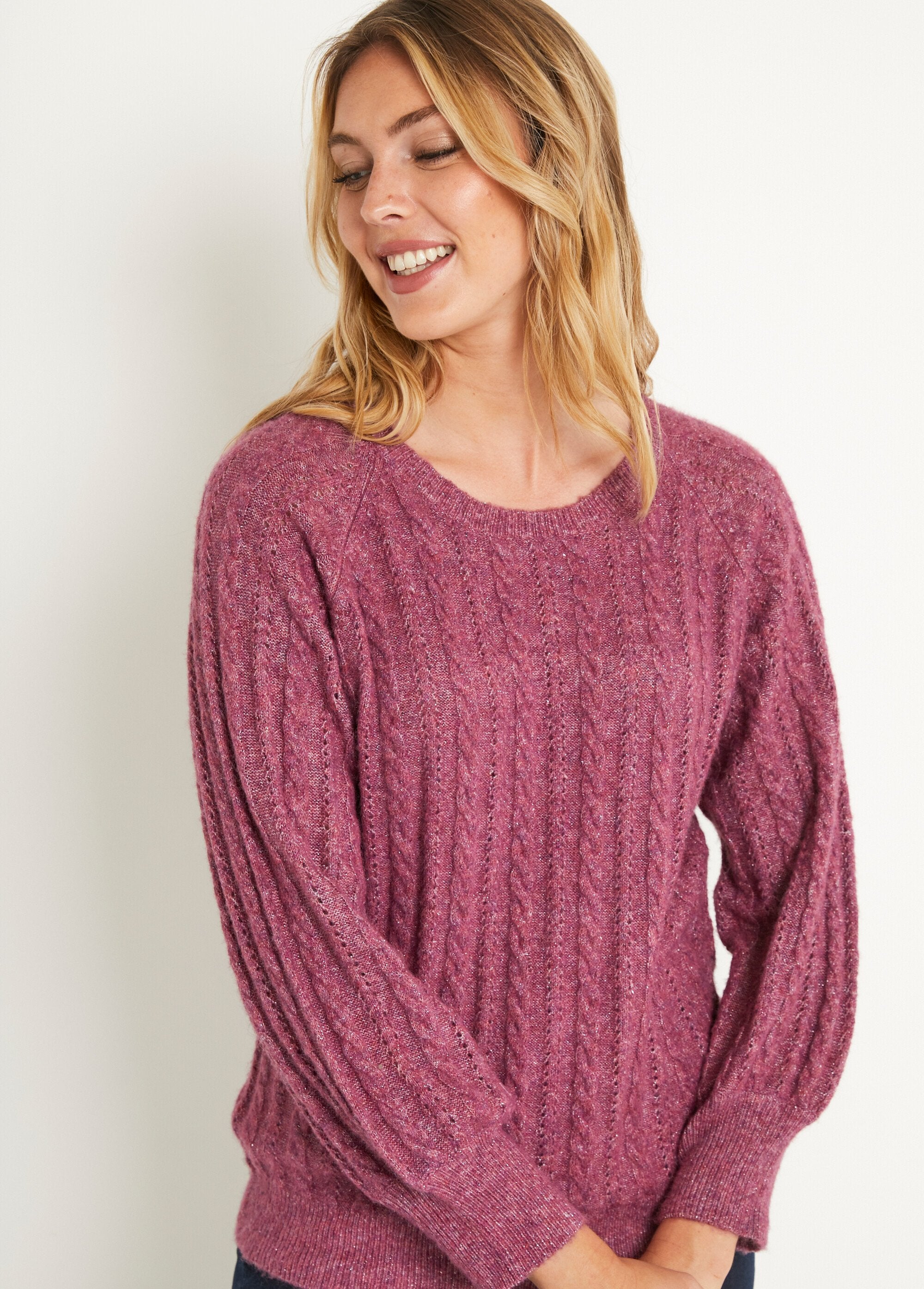 Pull_doux_maille_irisée_torsadée_ajourée_laine_Cassis_DE1_slim