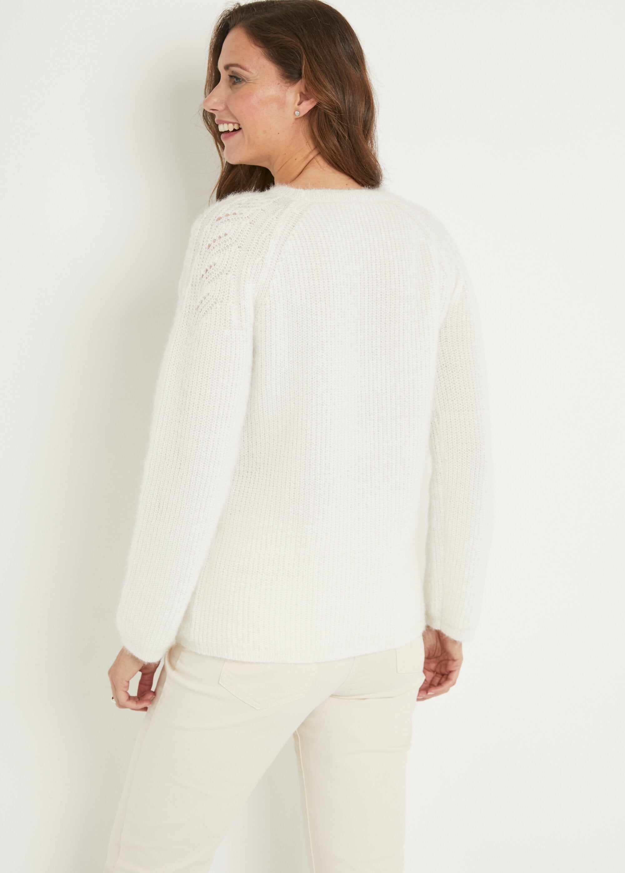 Pull_doux_maille_poilue_col_rond_perlé_ajouré_Ecru_DO1_slim