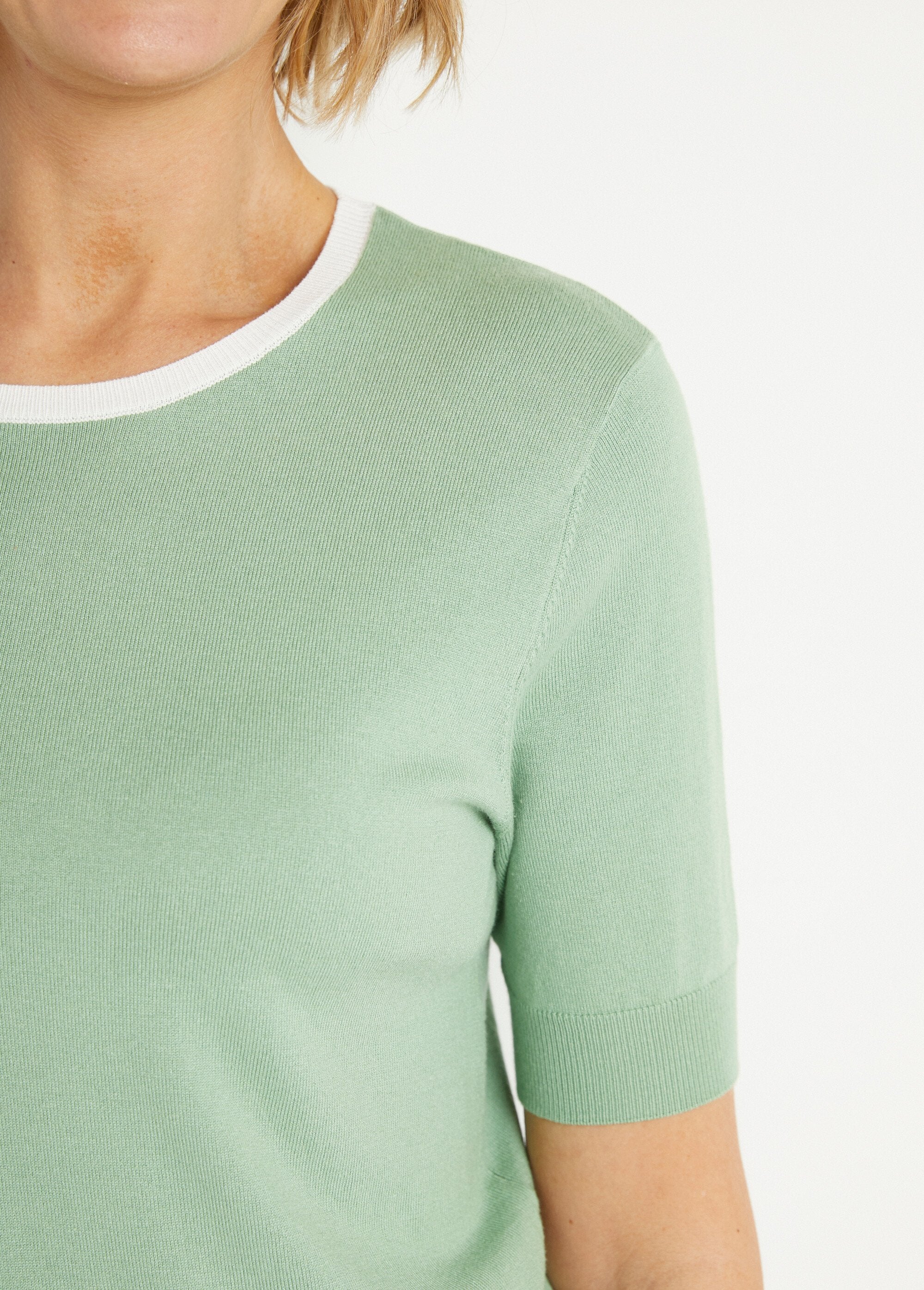 Pull_doux_manches_courtes_col_rond_Vert_d_eau_DE2_slim