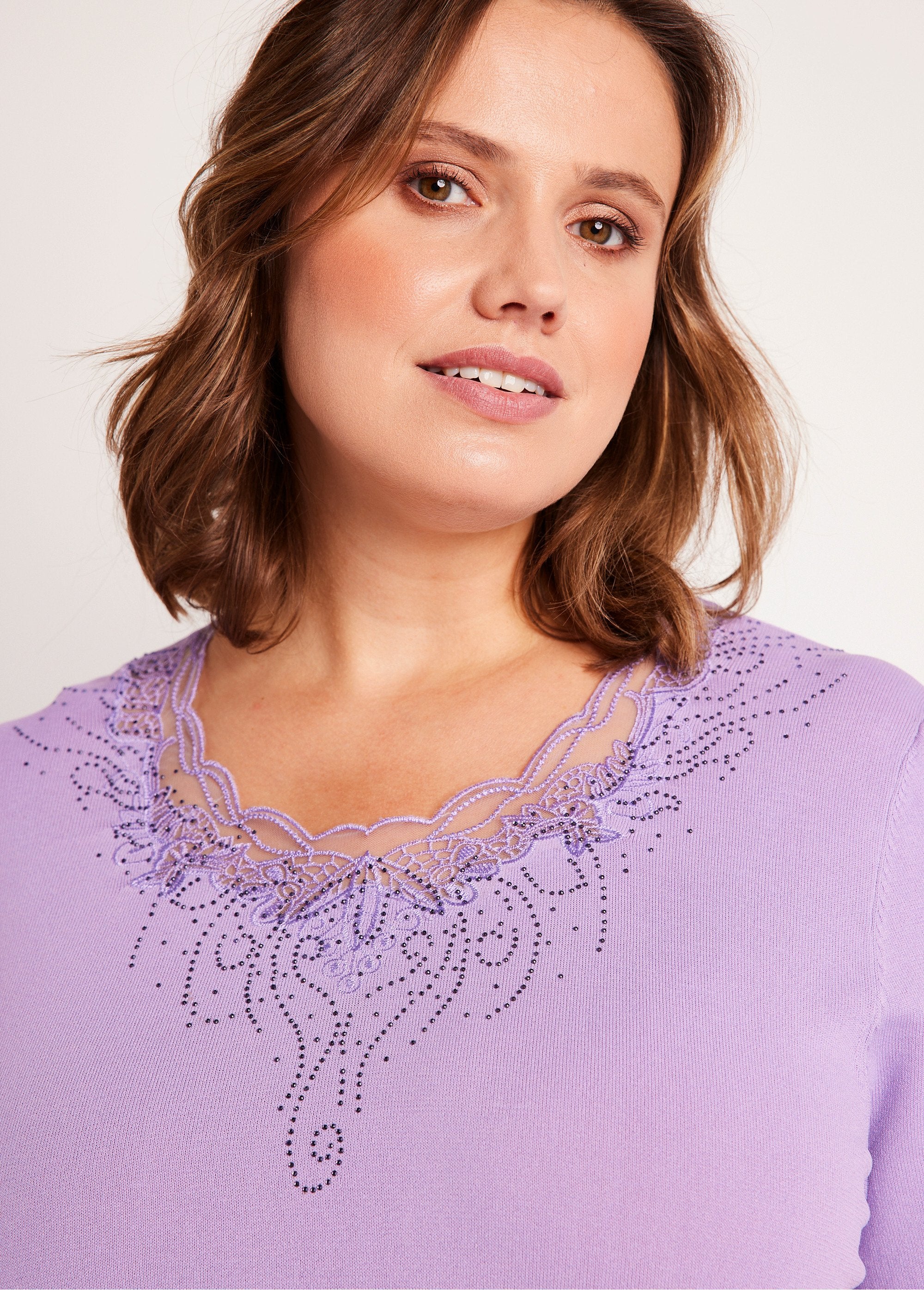 Pull_fin_brodé_manches_courtes_Lilas_DE1_curvy