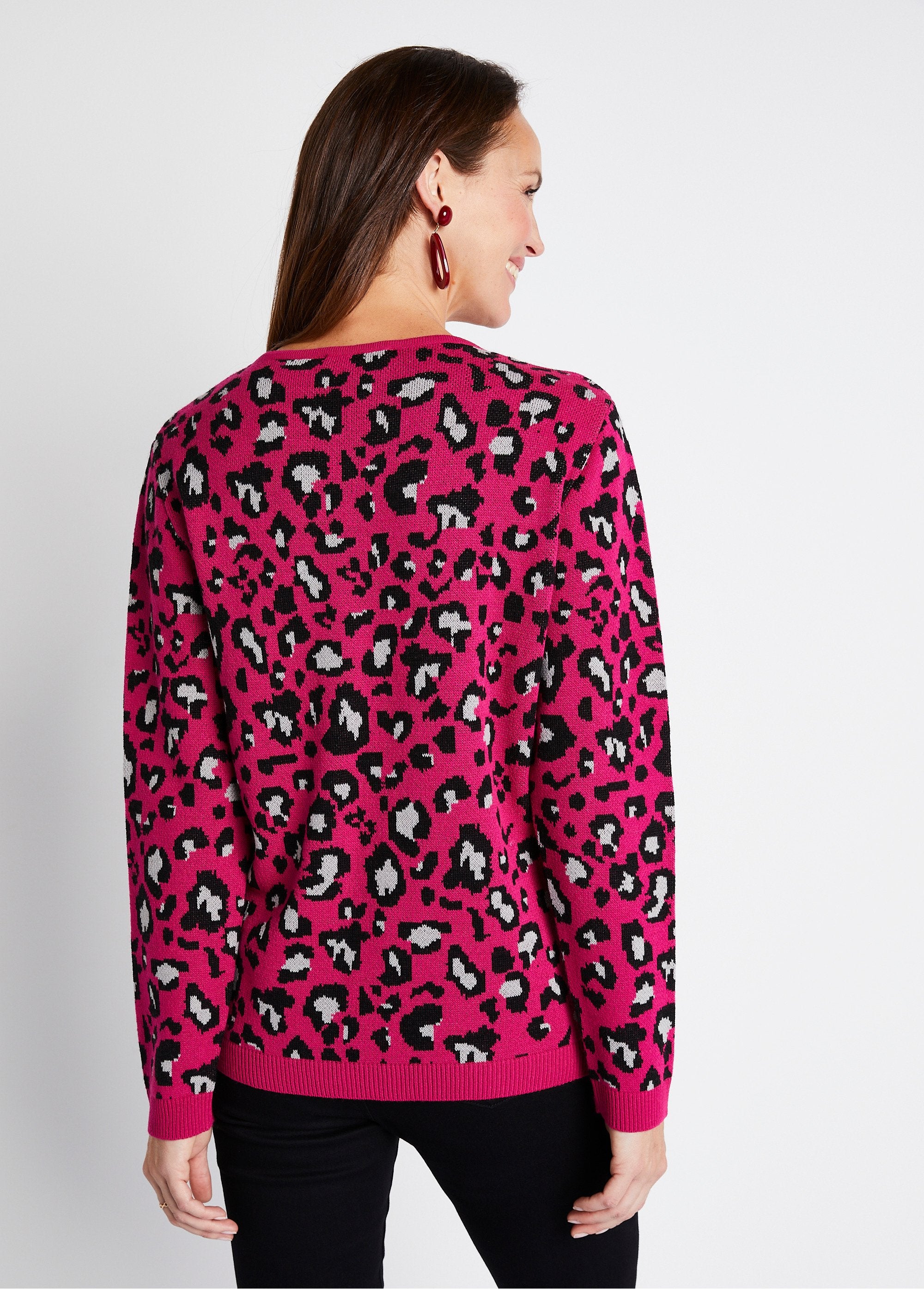 Pull_jacquard_léopard_col_rond_Fuchsia_et_noir_DO1_slim