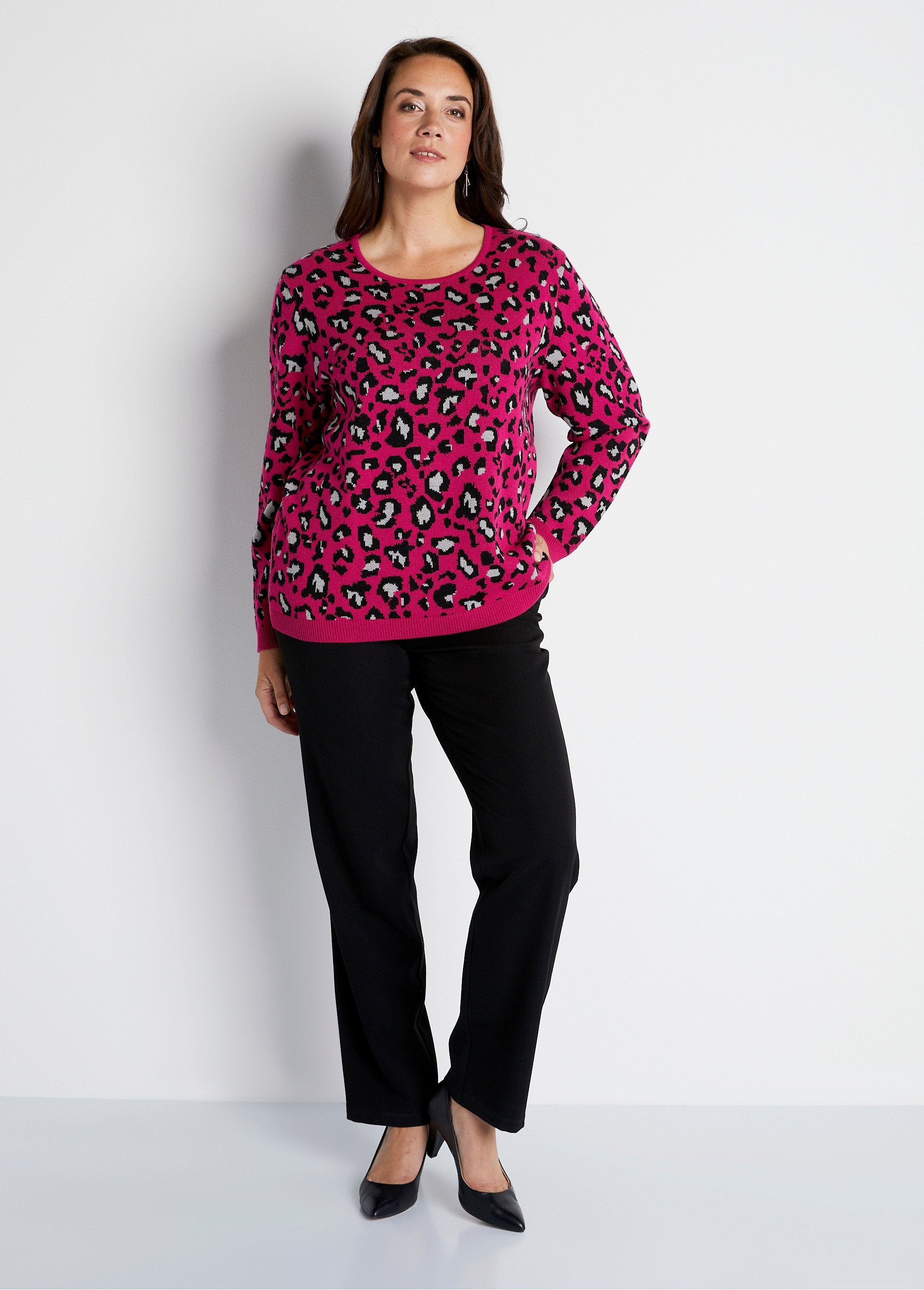 Jacquard_trui_met_luipaard_Fuchsia_en_zwart_SF1_curvy