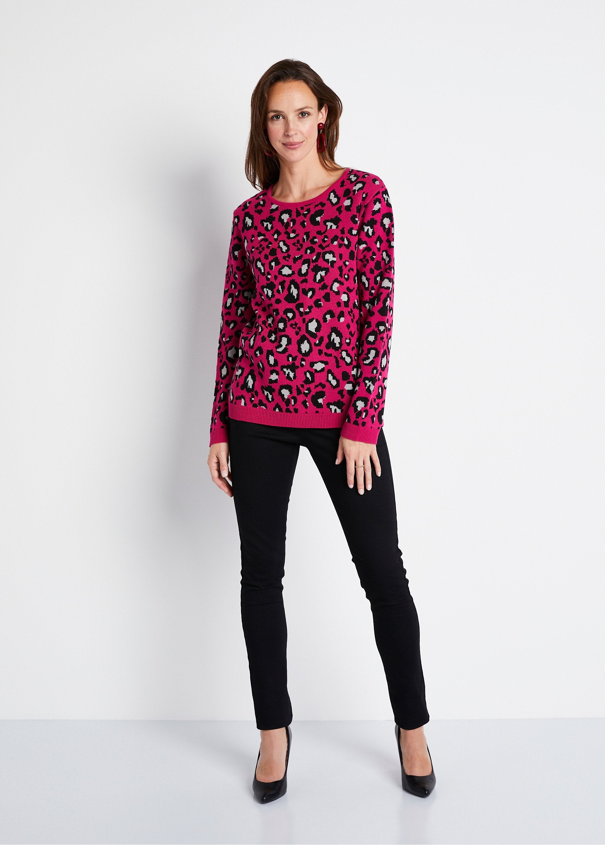 Jacquard_trui_met_luipaard_Fuchsia_en_zwart_SF1_slim