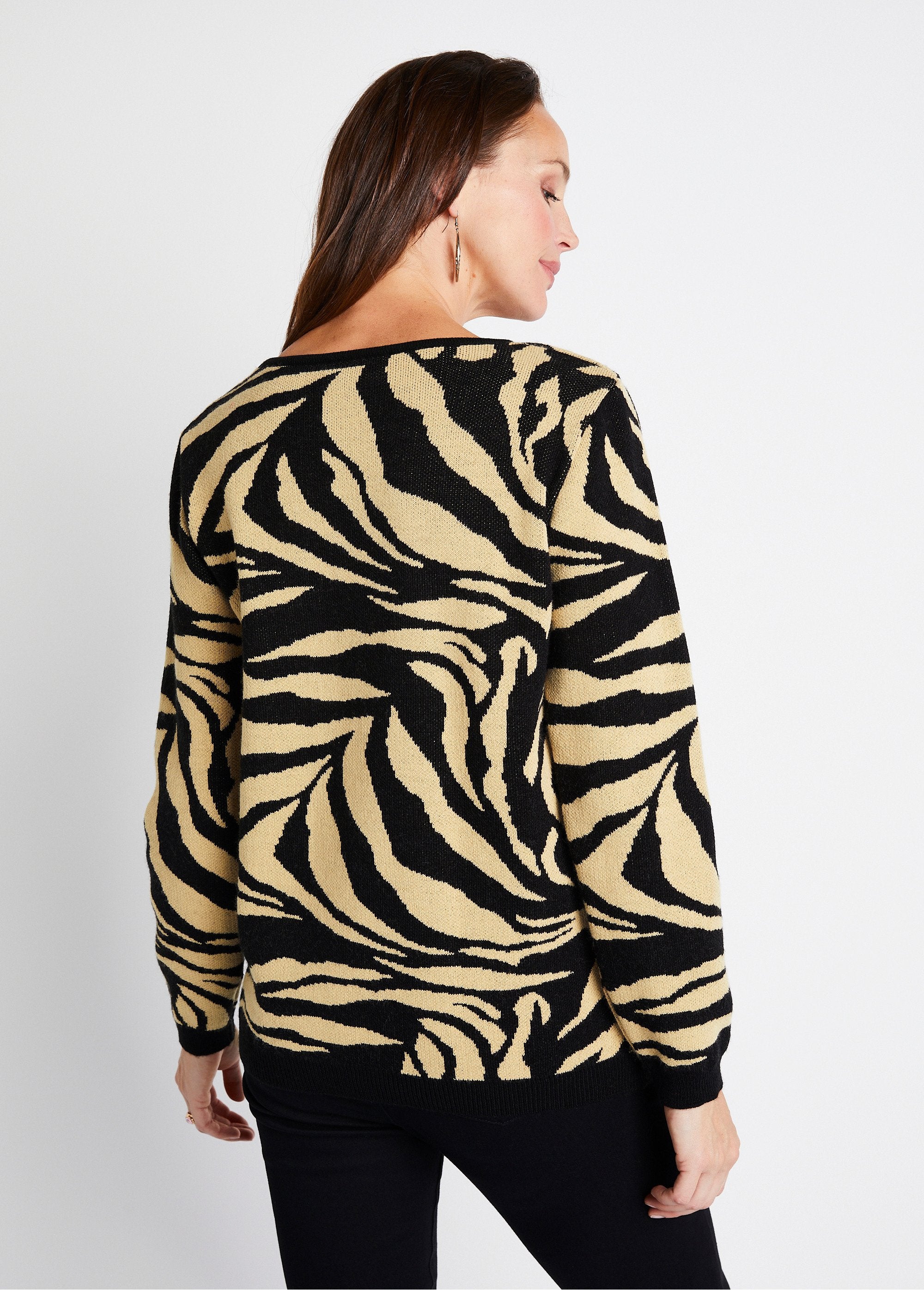 Suéter_macio_em_jacquard_zebra_com_gola_redonda_Bege_e_preto_DO1_slim