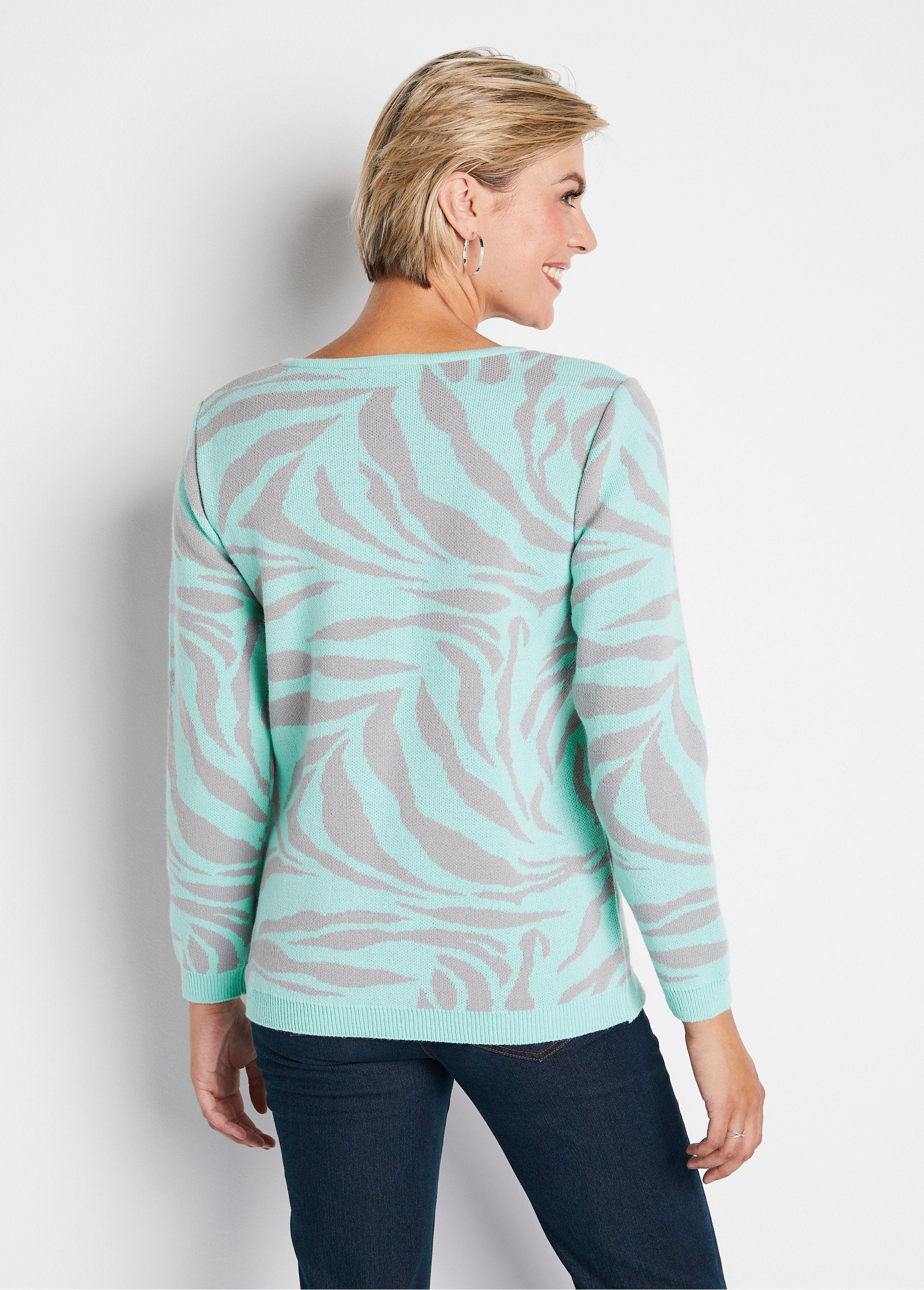 Pull_doux_jacquard_zèbre_col_rond_Onyx_et_gris_DO1_slim