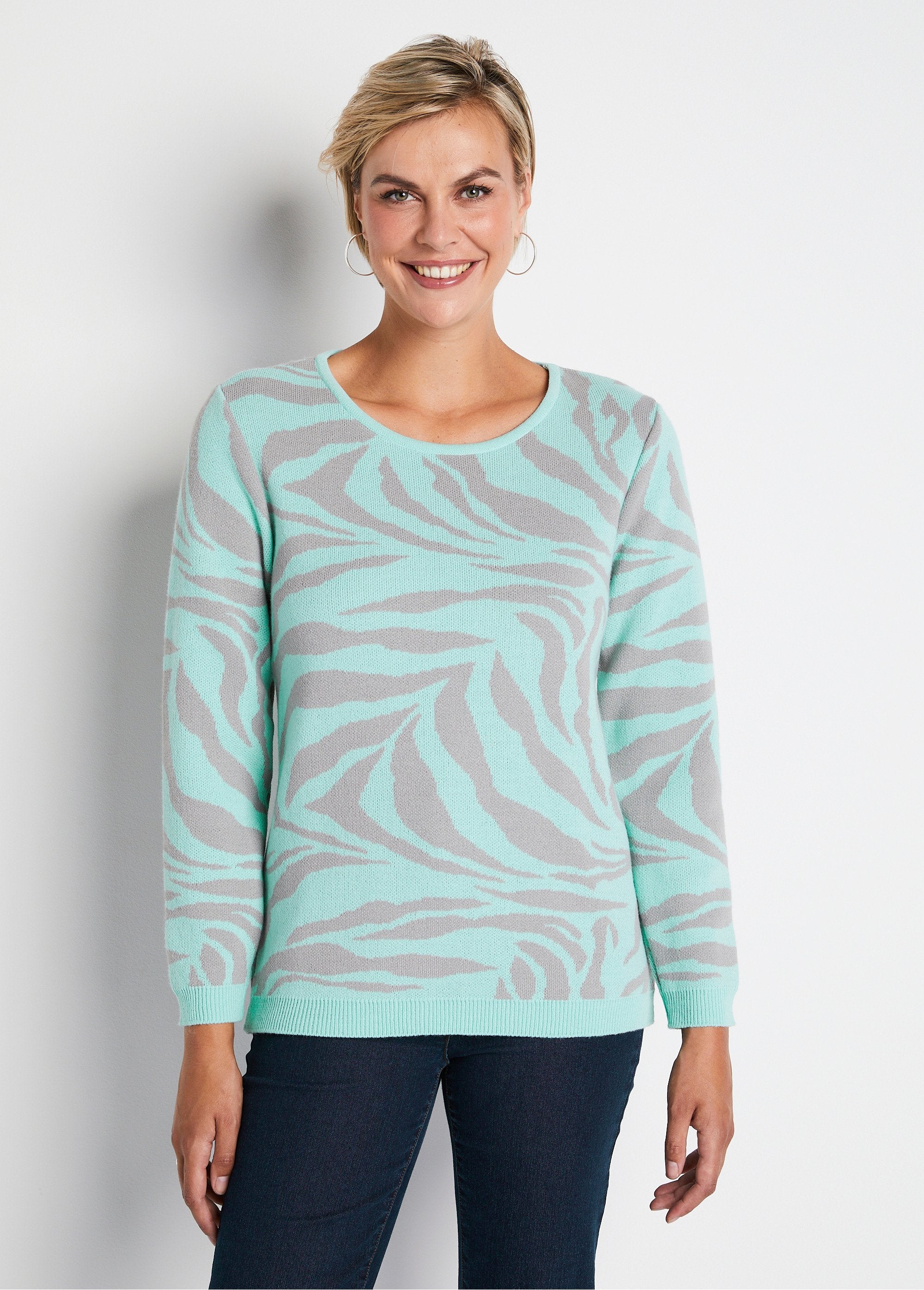 Pull_doux_jacquard_zèbre_col_rond_Onyx_et_gris_FA1_slim