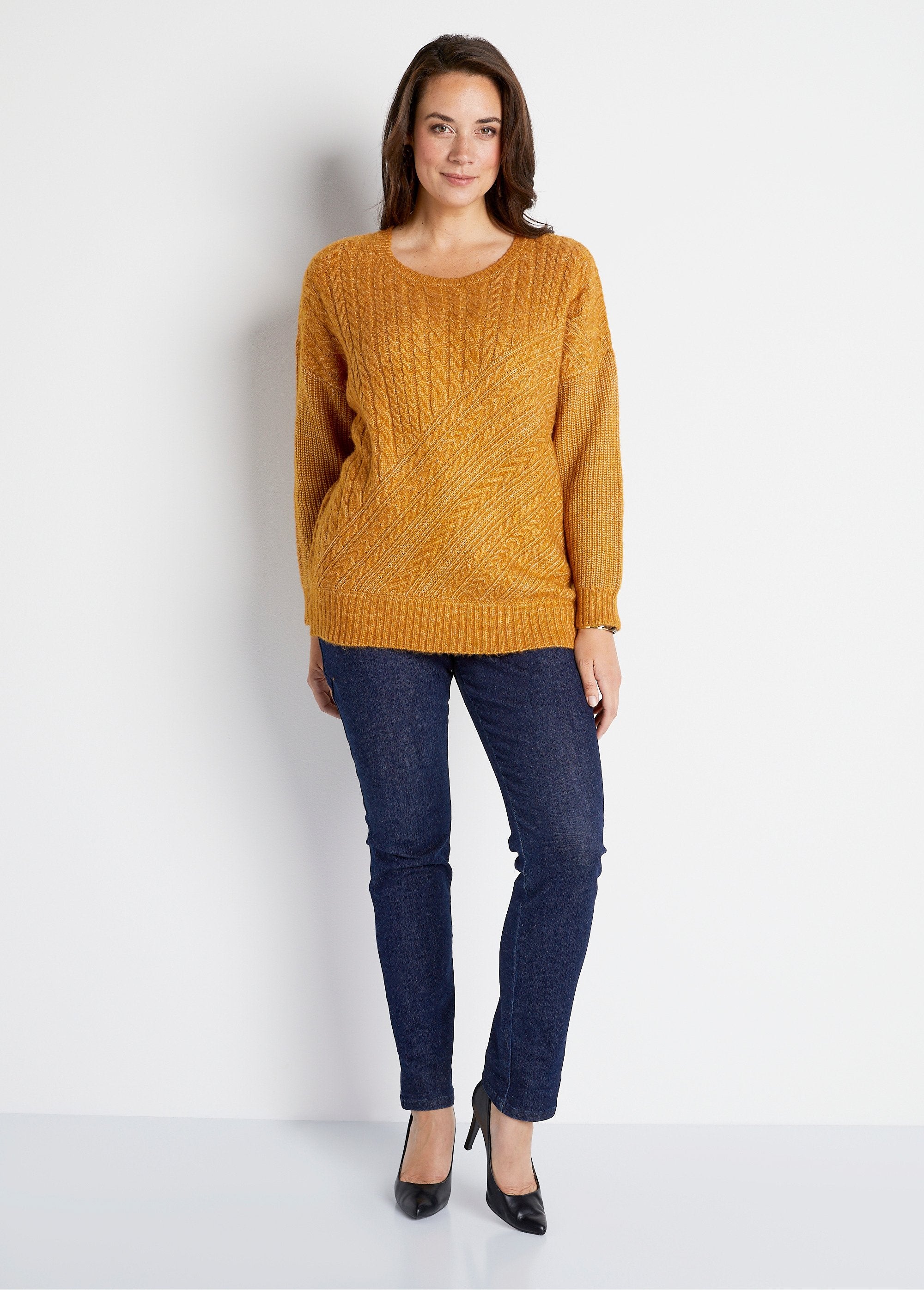 Pull_maille_chinée_perlée_torsadée_col_rond_Miel_SF1_curvy