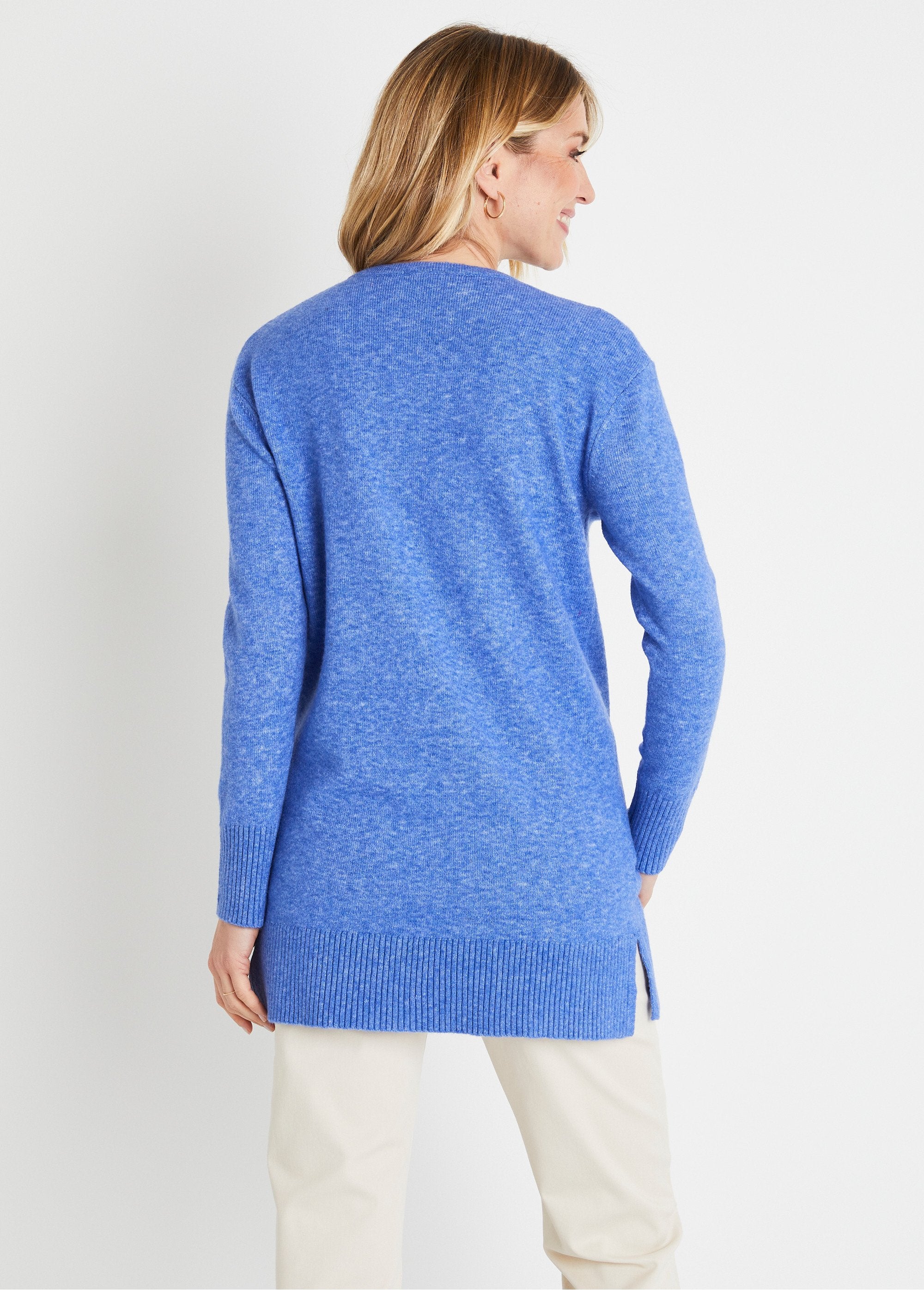 Lange_tuniek_van_gevlekte_wol_met_V-hals_Bleu_DO1_slim