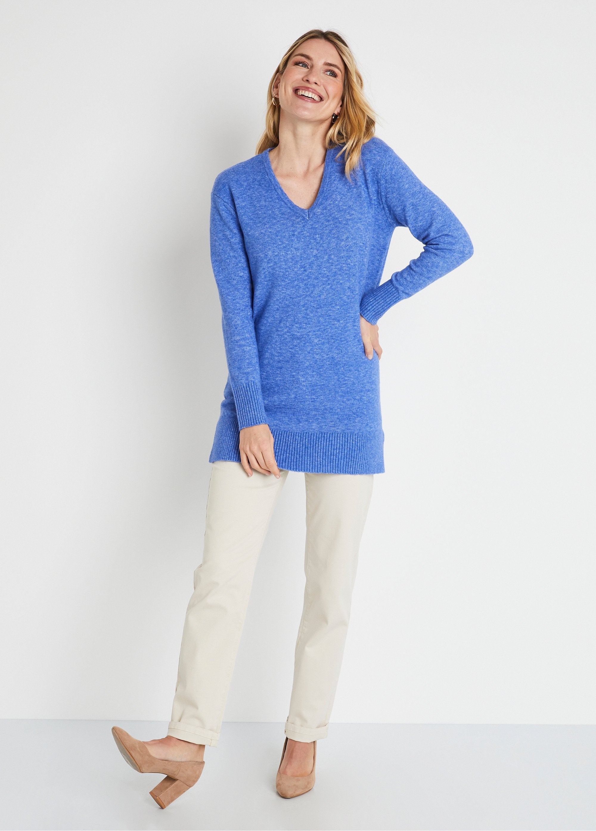 Lange_tuniek_van_gevlekte_wol_met_V-hals_Bleu_SF1_slim