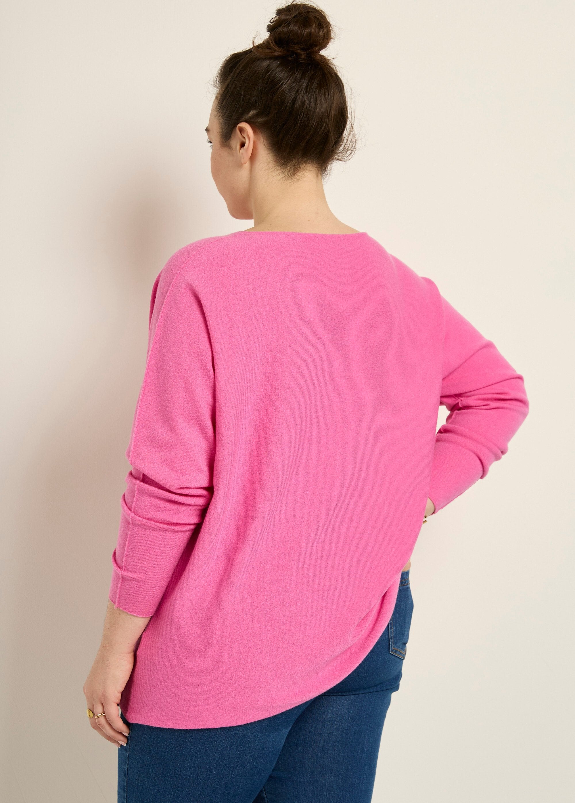 Knitted_tunic_sweater_with_dropped_armholes_Fuchsia_DO1_curvy