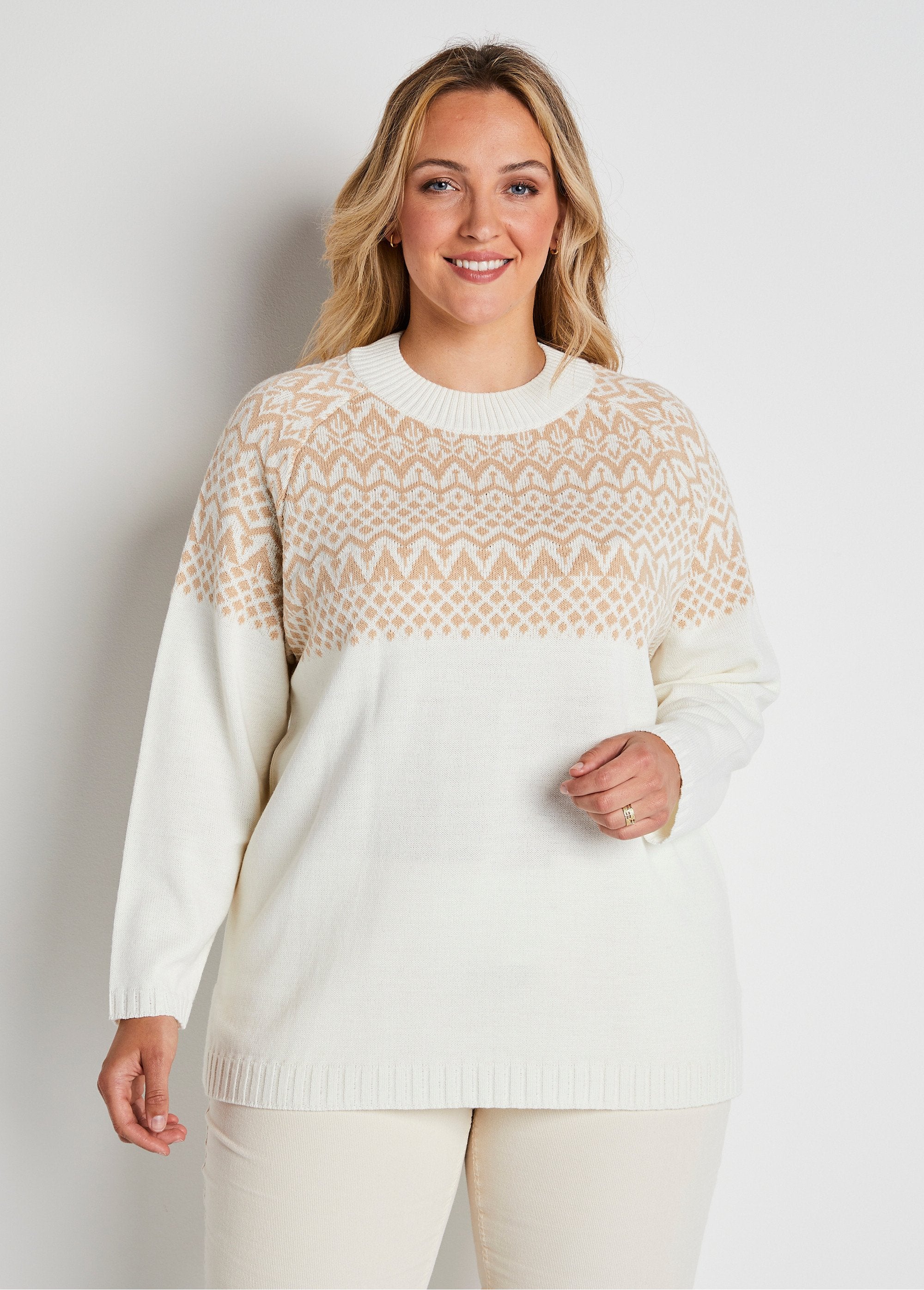 Trui_met_jacquardgebreide_tuniek_Ecru_en_beige_FA1_curvy