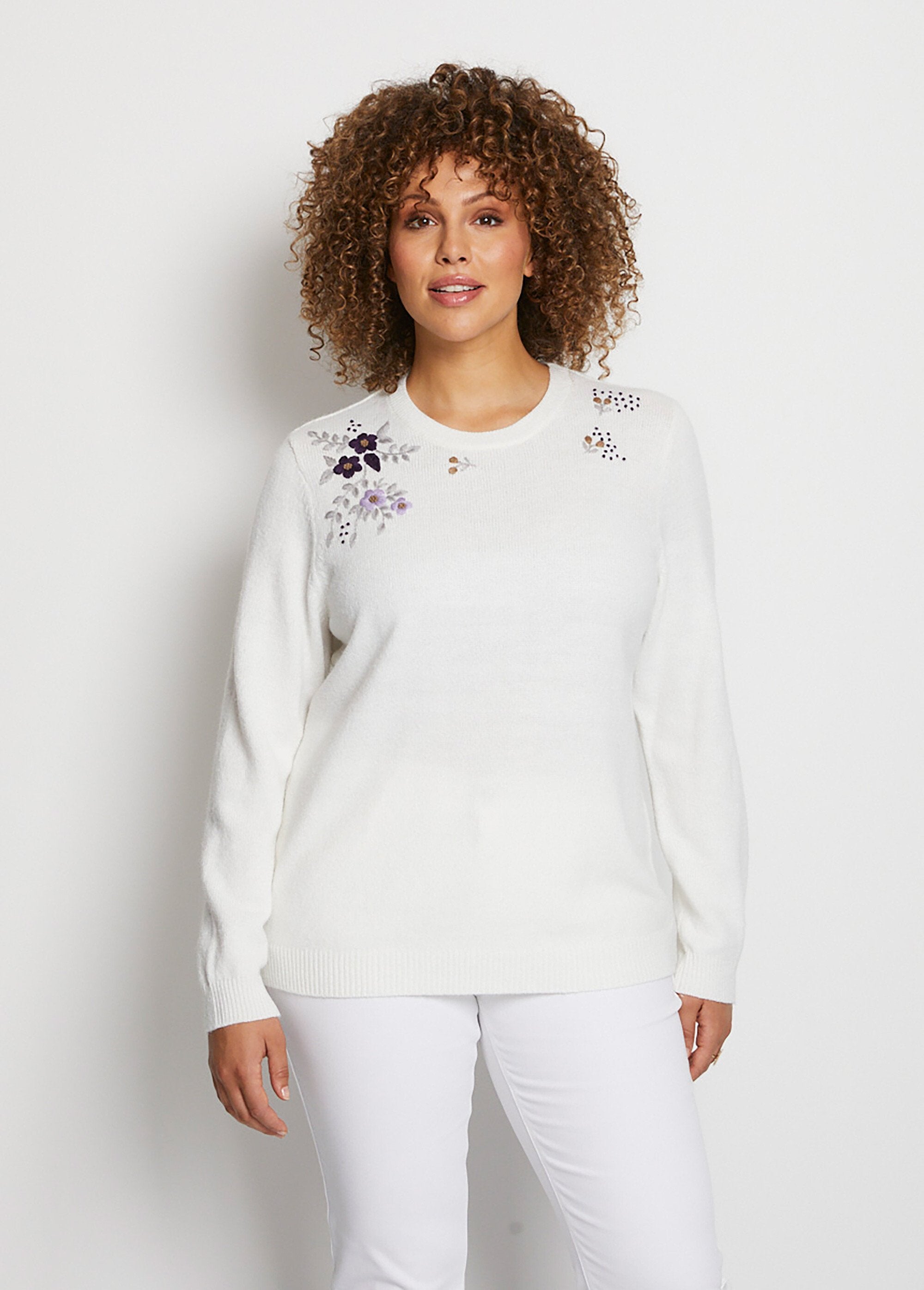 Pull_doux_uni_brodé_col_rond_manches_longues_Ecru_FA1_curvy