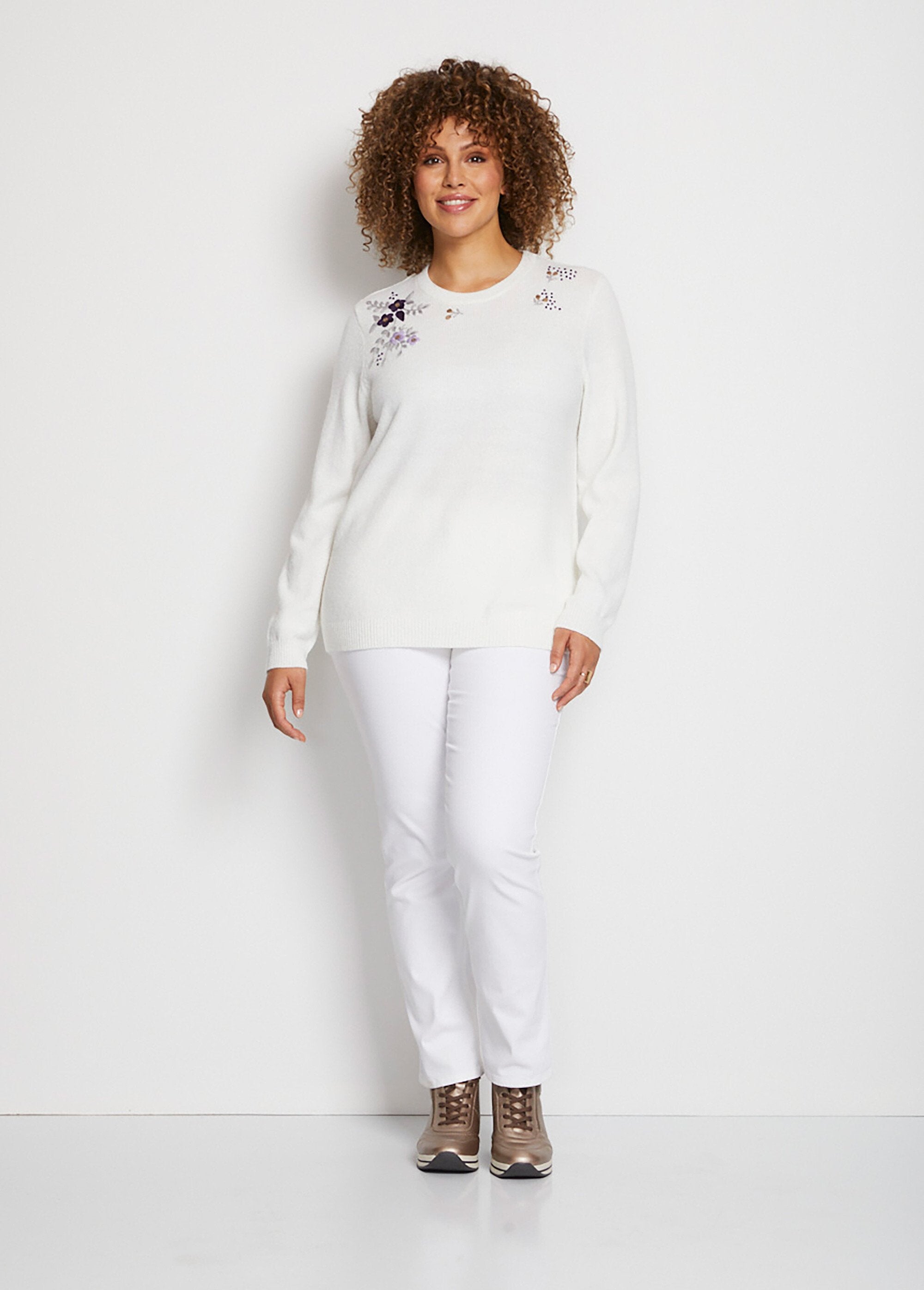 Pull_doux_uni_brodé_col_rond_manches_longues_Ecru_SF1_curvy