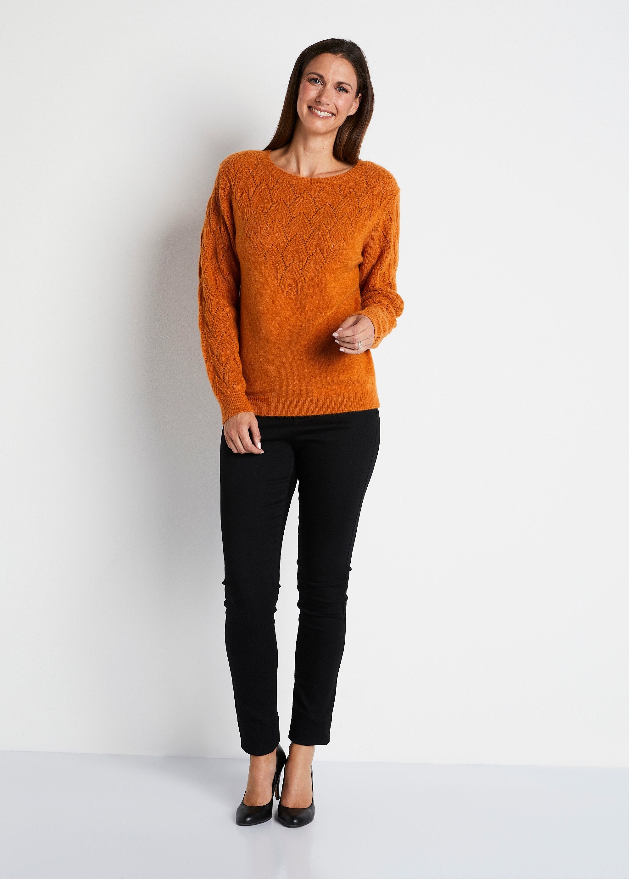 Soft_plain_round_neck_fancy_knit_sweater_Caramel_SF1_slim