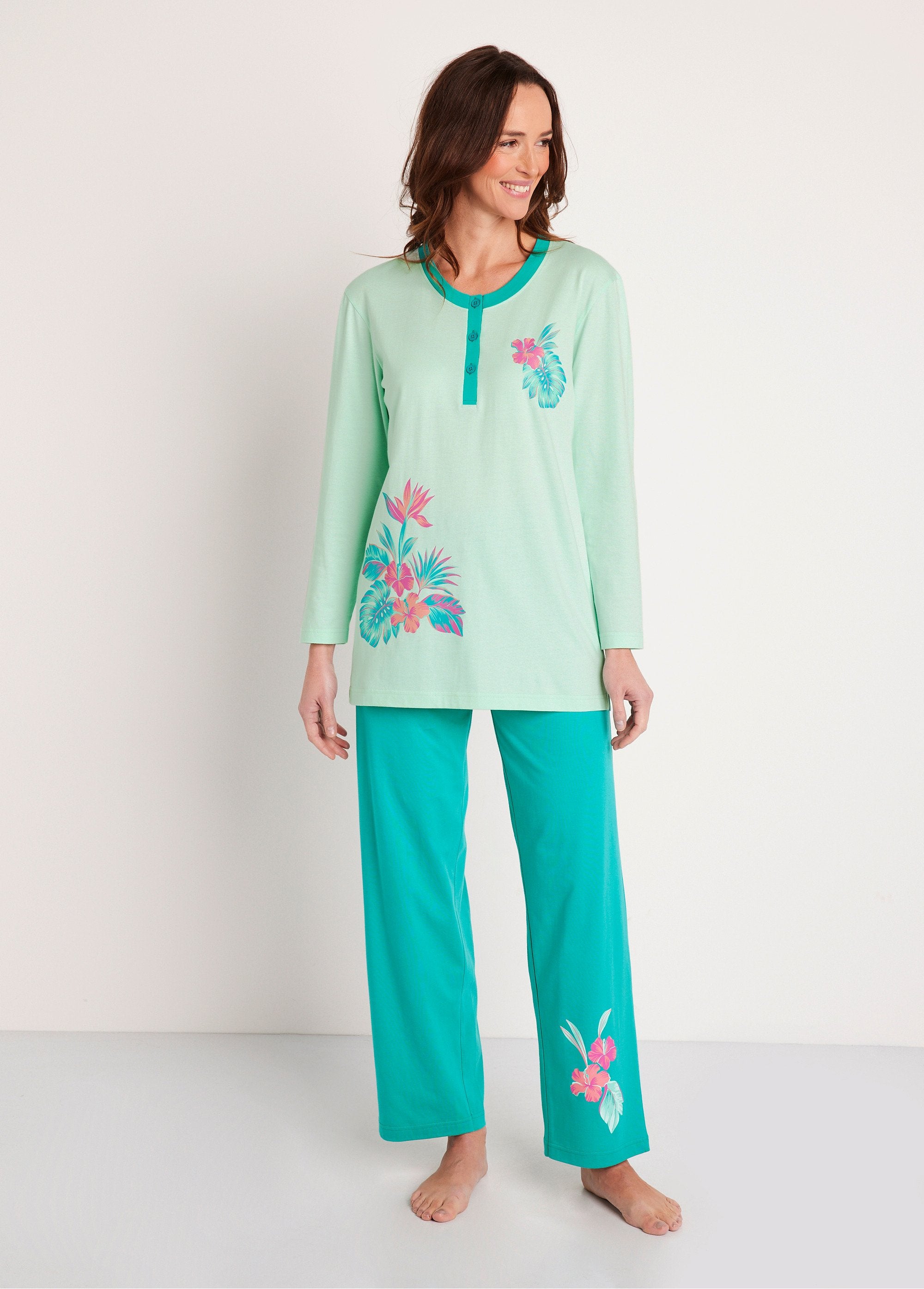 Katoenen_pyjama_met_knopen_Tropische_print_FA1_slim