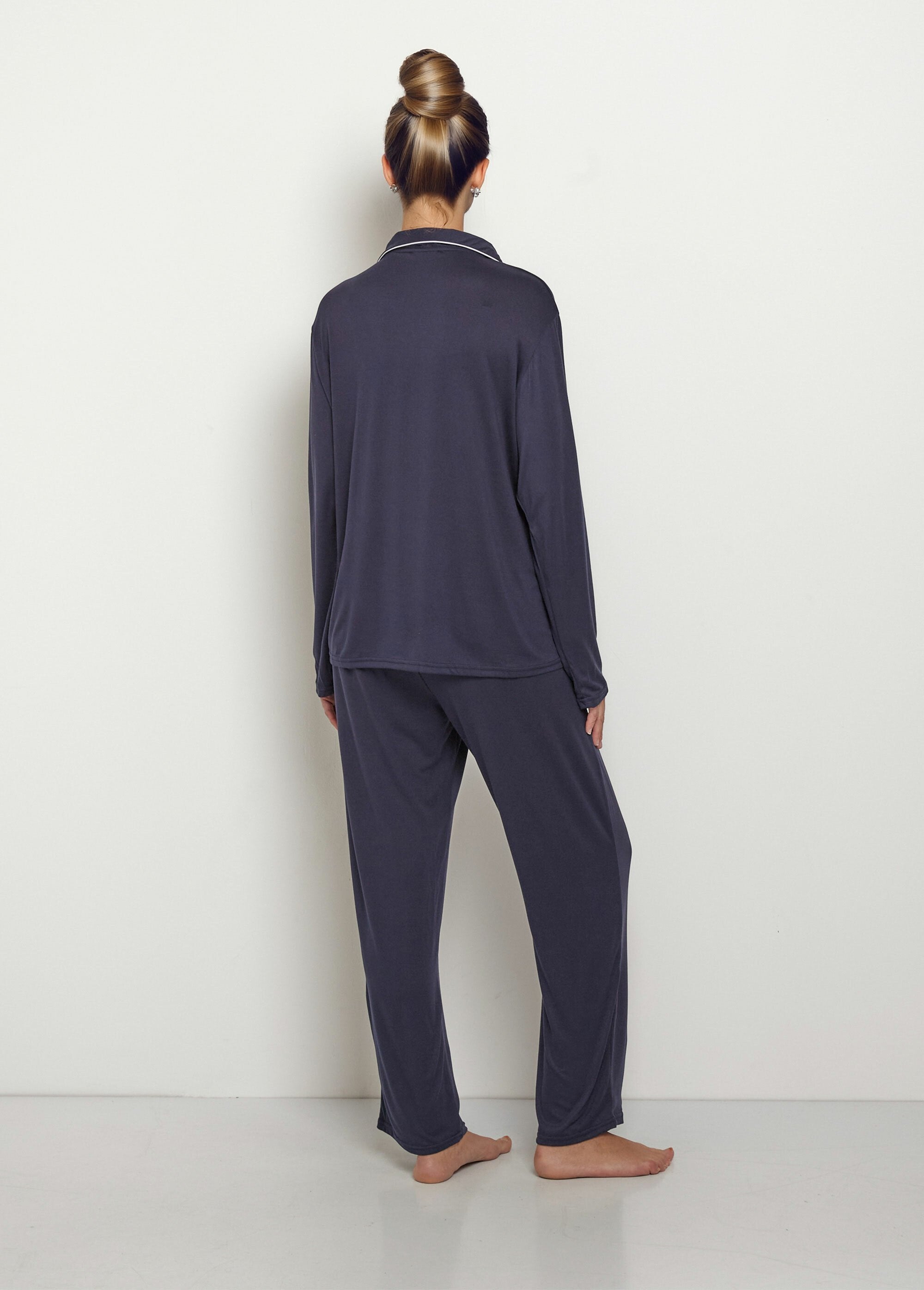 Pyjama_met_opstaande_kraag_en_lange_mouwen_Bleu_DO1_slim