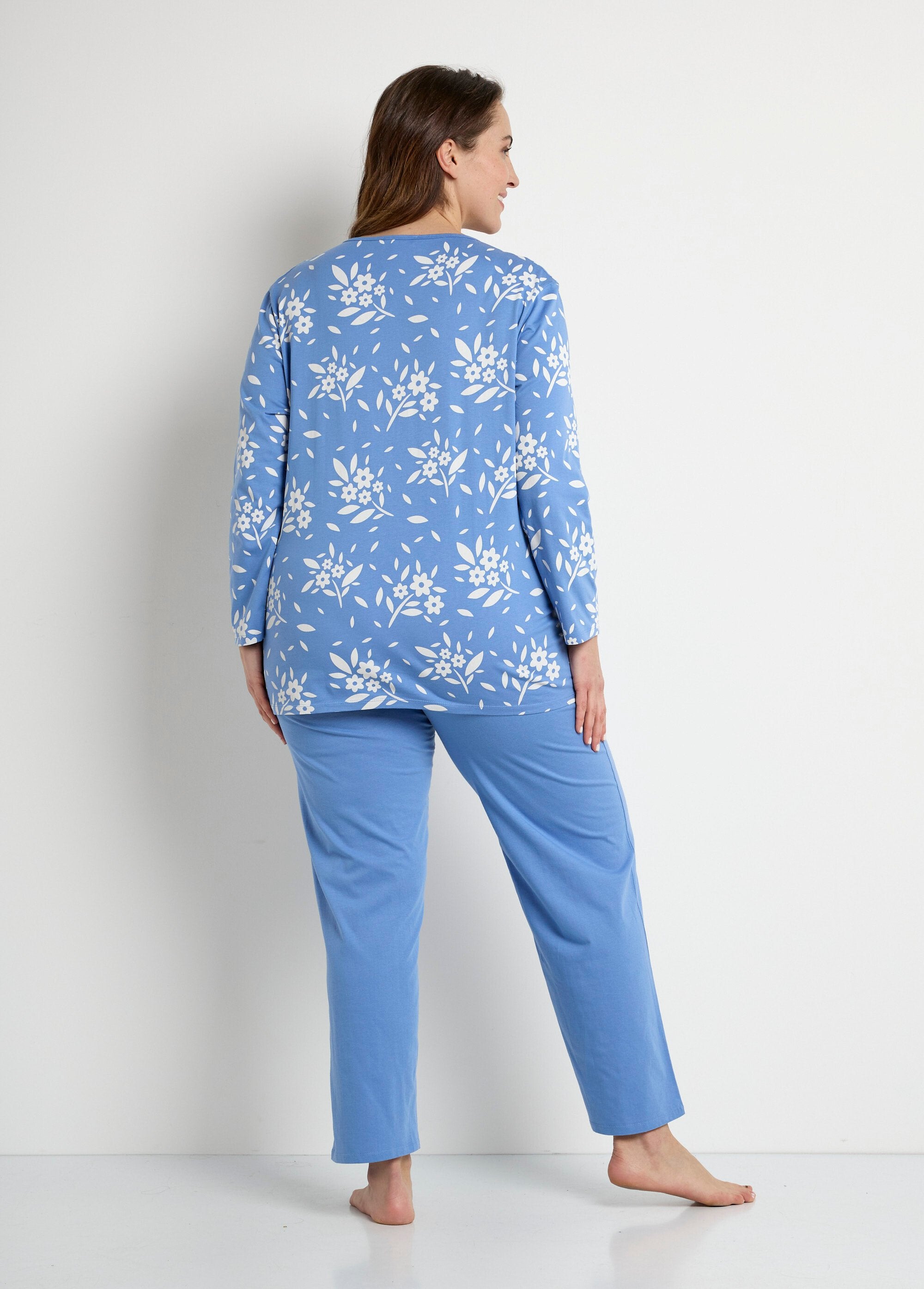 Katoenen_V-hals_knooppyjama_met_lange_mouwen_Bleu_DO1_curvy