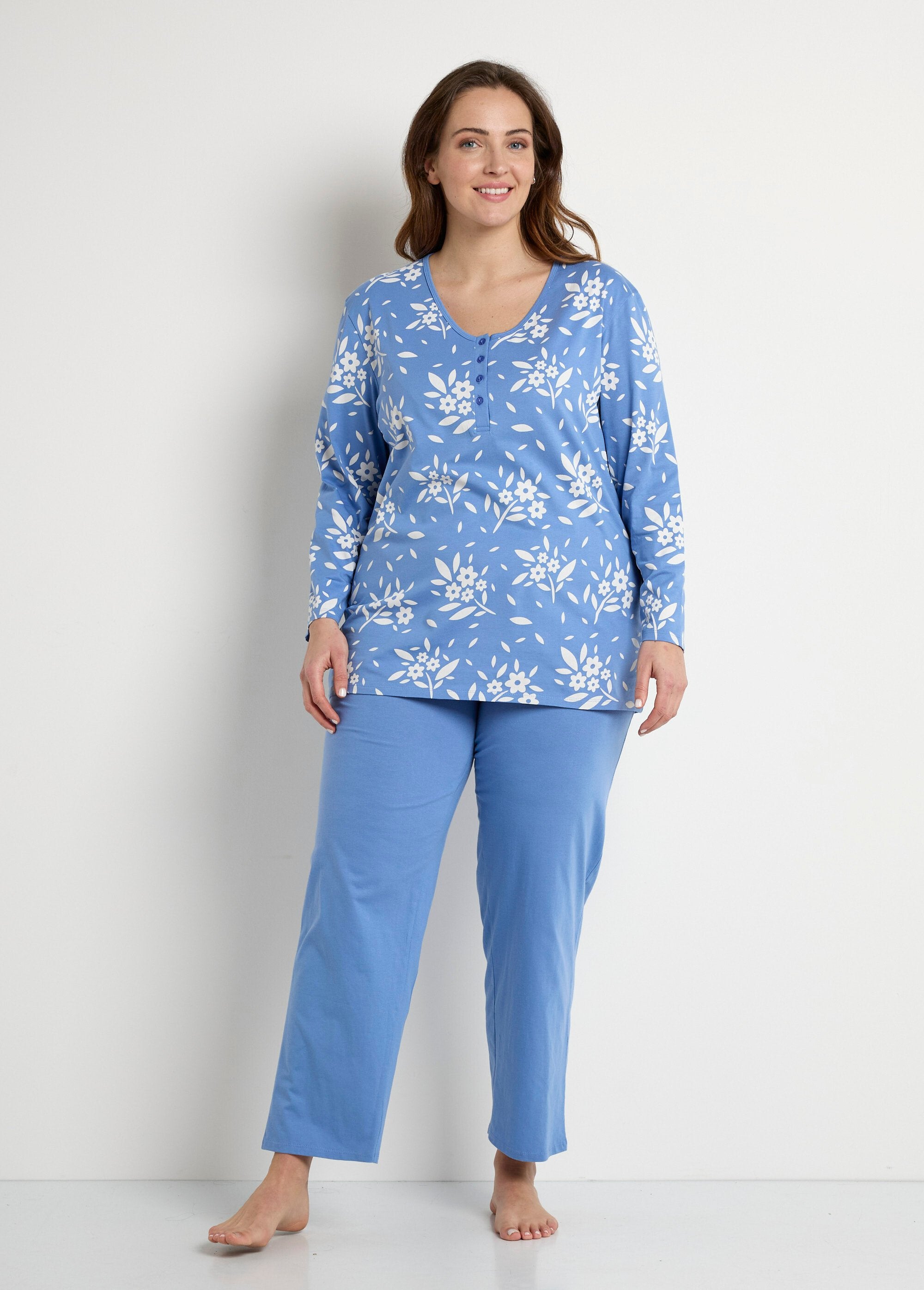 Katoenen_V-hals_knooppyjama_met_lange_mouwen_Bleu_SF1_curvy