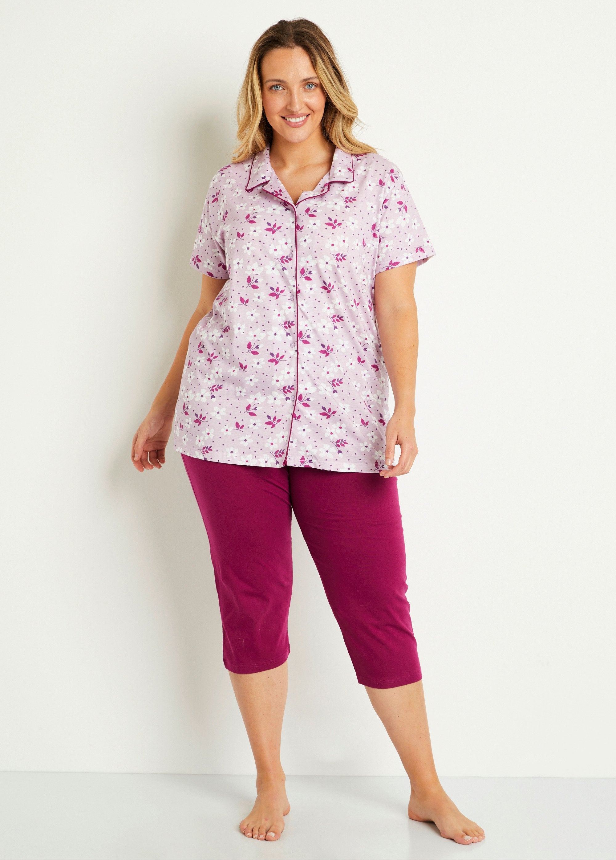 Korte_katoenen_pyjama_met_knoopsluiting_Parme_FA1_curvy