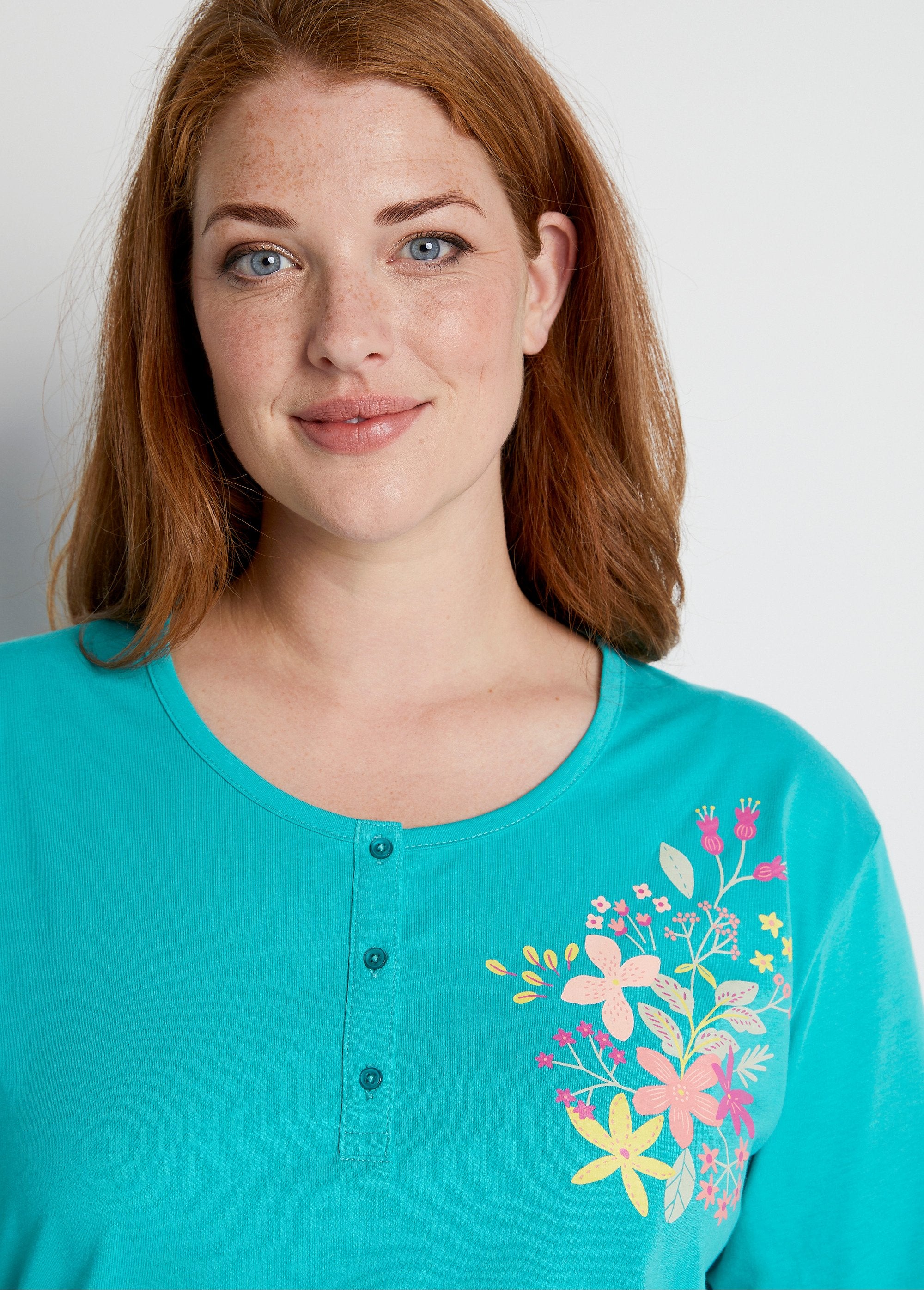 Katoenen_pyjama_met_bloemen_Eend_groen_DE1_curvy