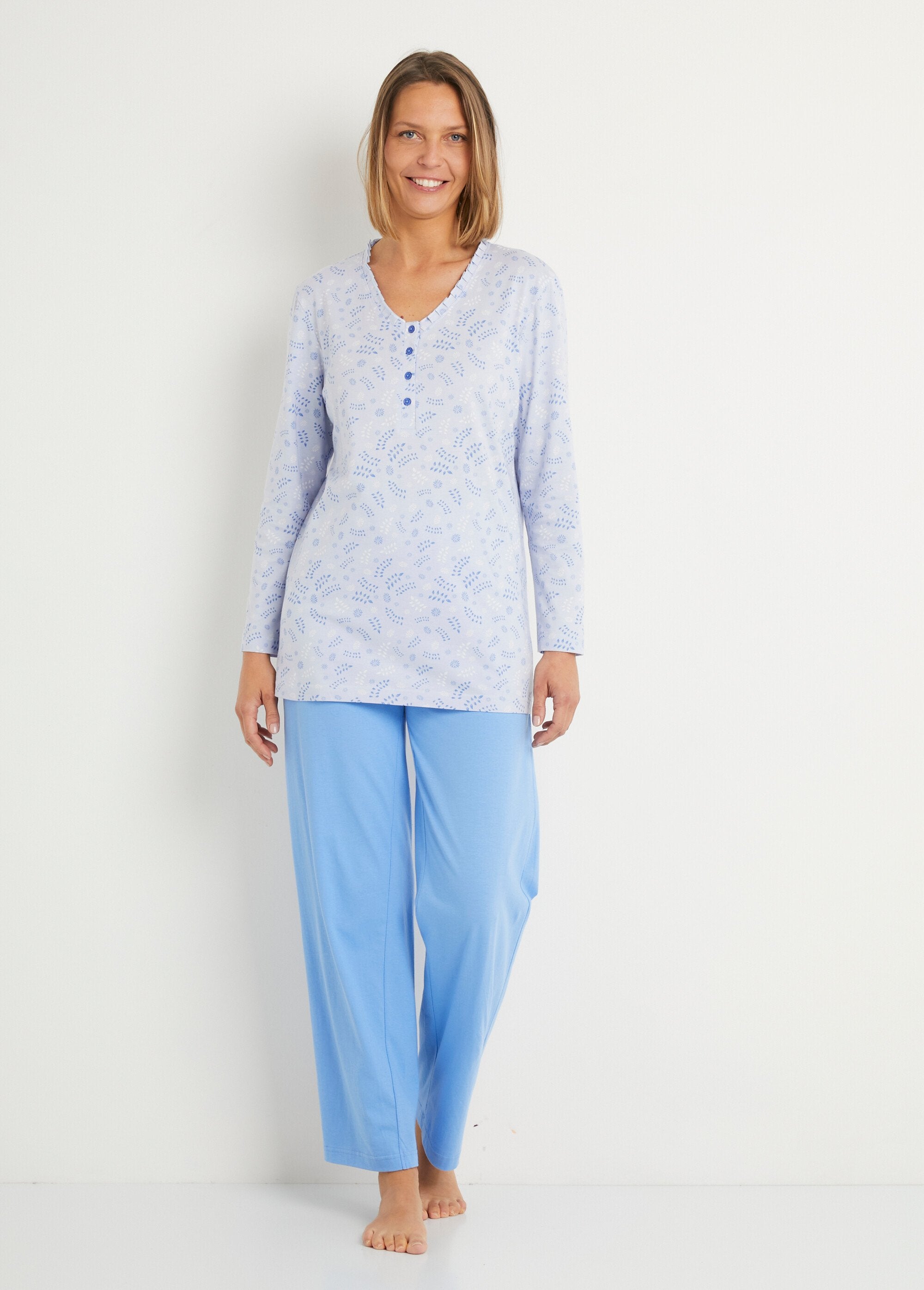 Bedrukte_katoenen_pyjama_met_knoopsluiting_en_lange_mouwen_Imprime_bleu_FA1_slim