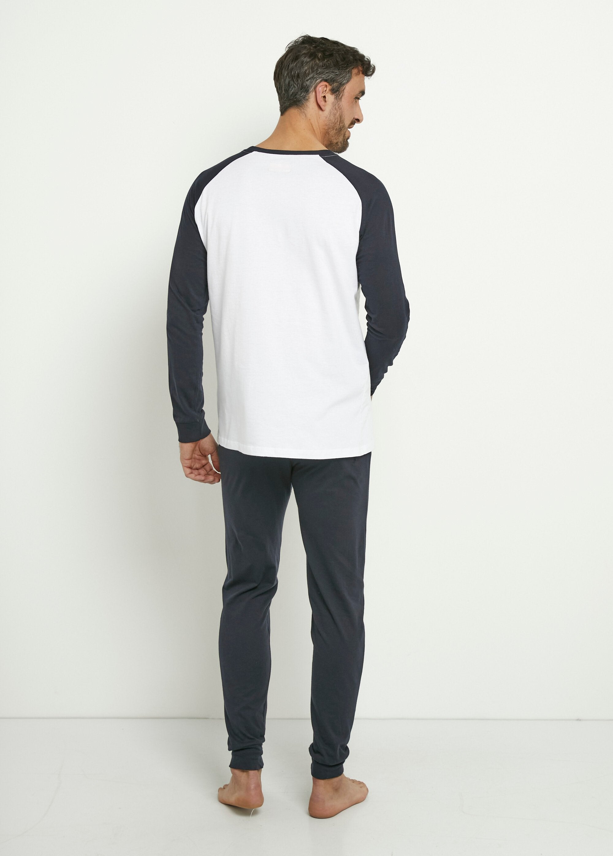 Lange_katoenen_pyjama_met_logo_Marine_DO1_slim