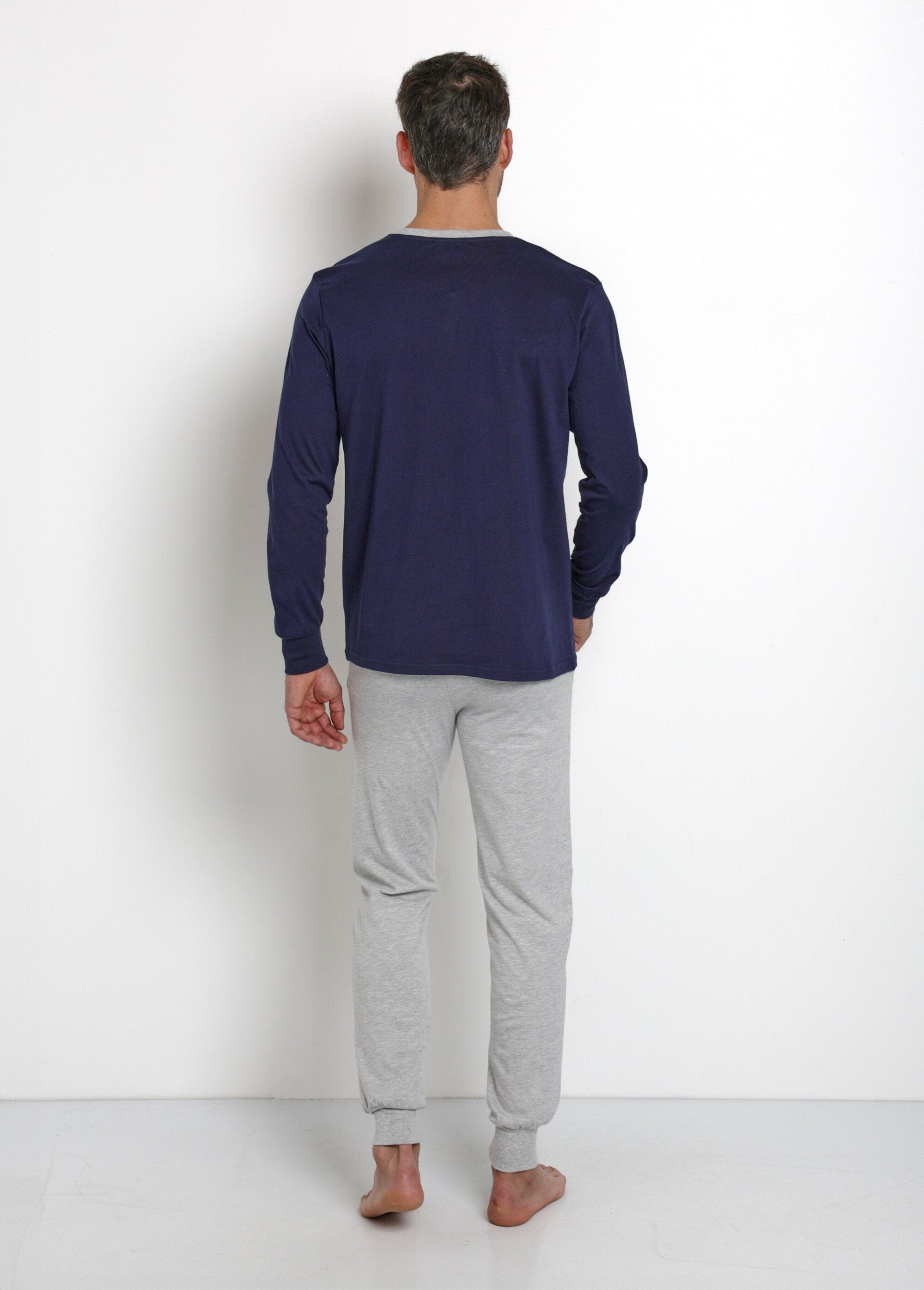 Pyjama_met_lange_mouwen_en_geribde_zoom_Marine_DO1_slim