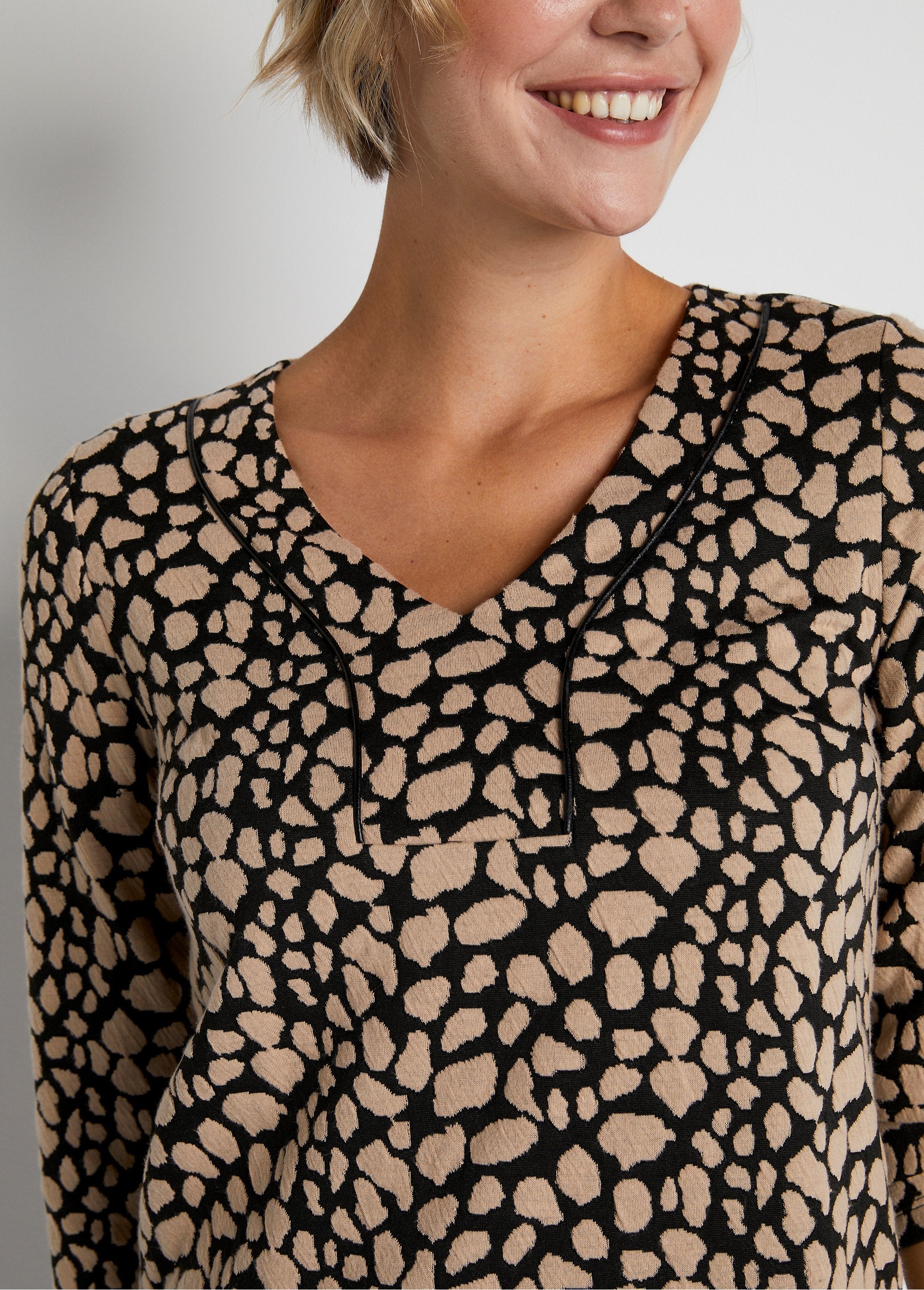 Robe_ample_courte_jacquard_bicolore_Noir_et_beige_DE2_slim