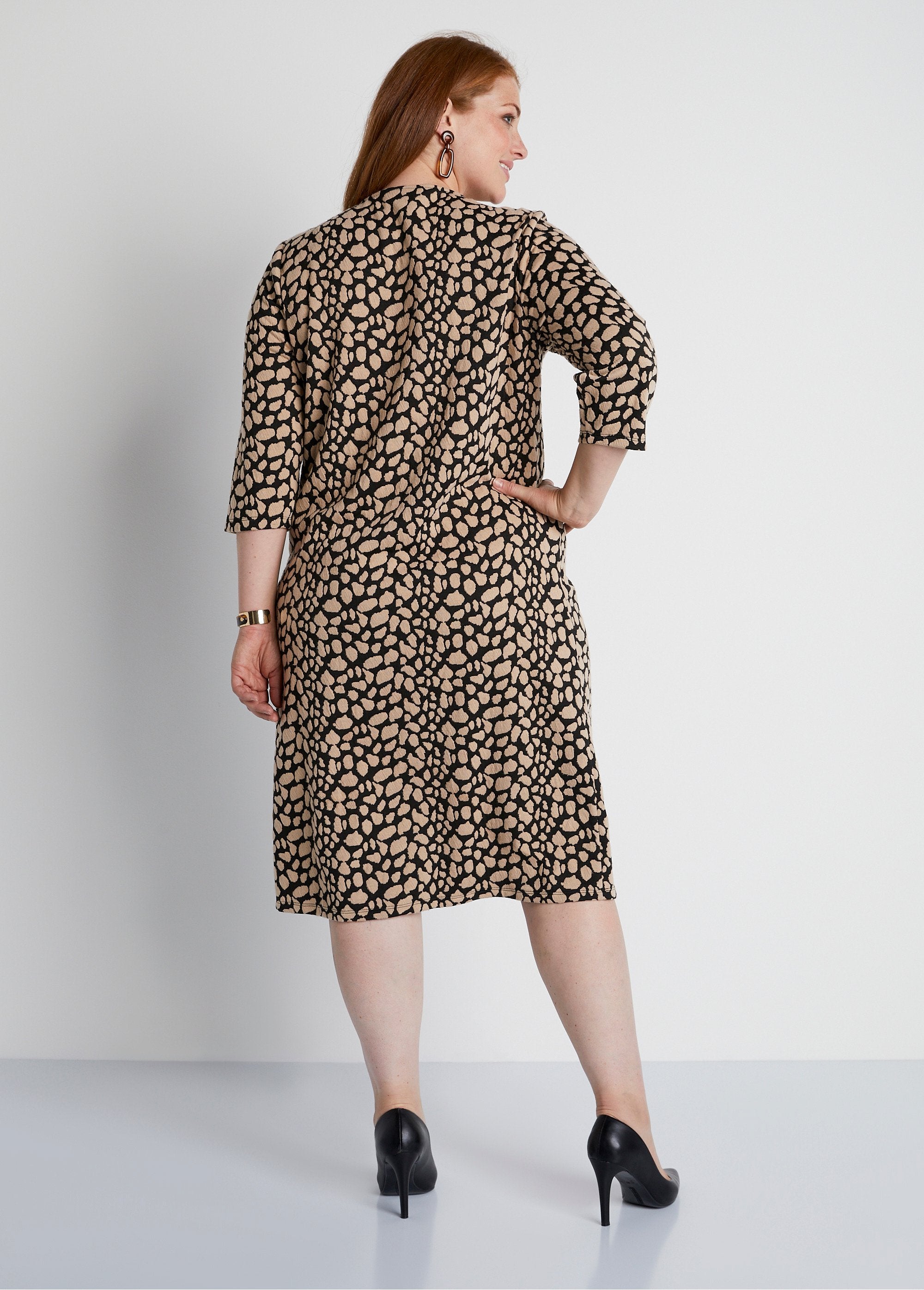 Robe_ample_courte_jacquard_bicolore_Noir_et_beige_DO1_curvy