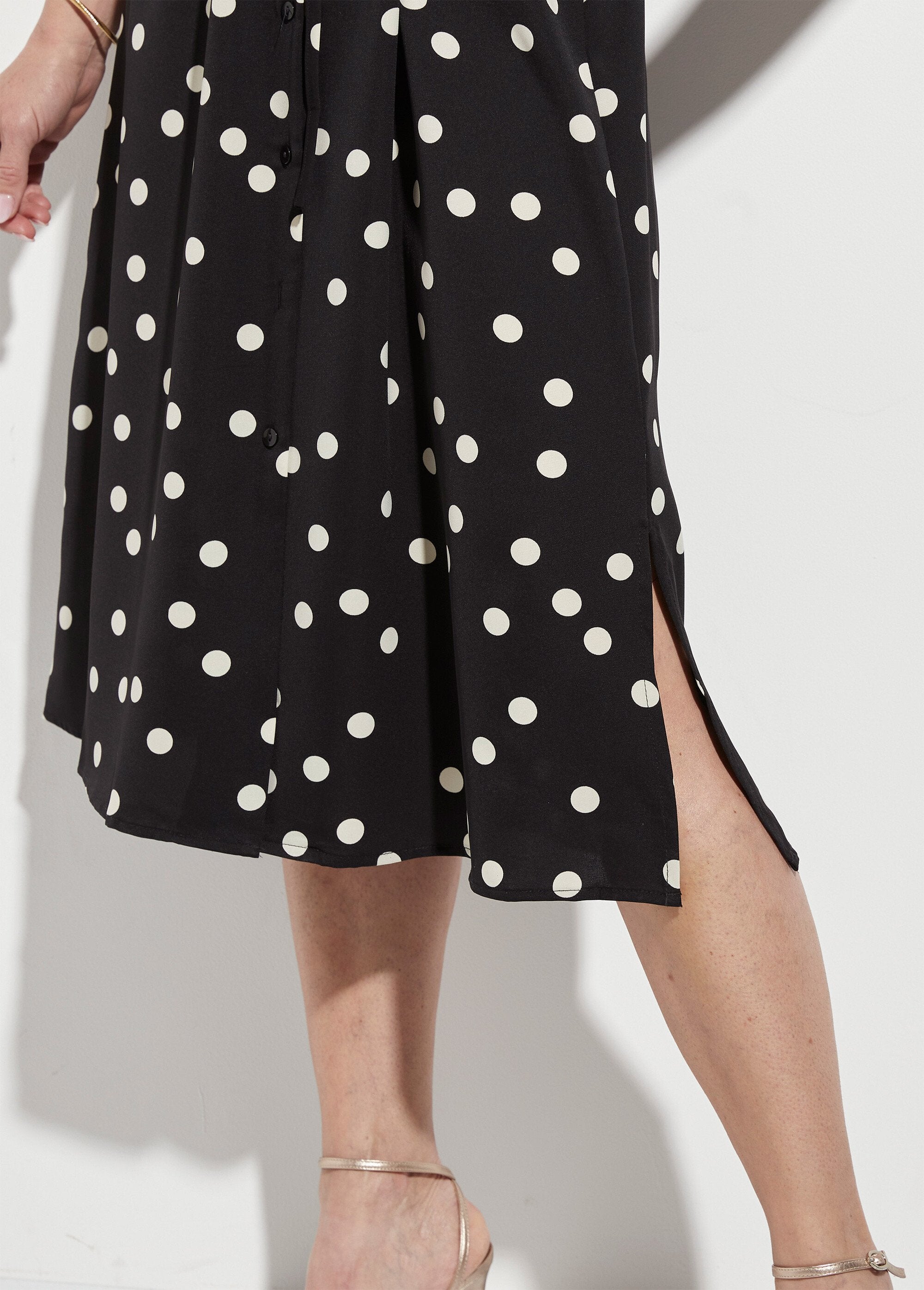 Lange_gestipte_blousejurk_met_ceintuur_Noir_pois_DE2_slim