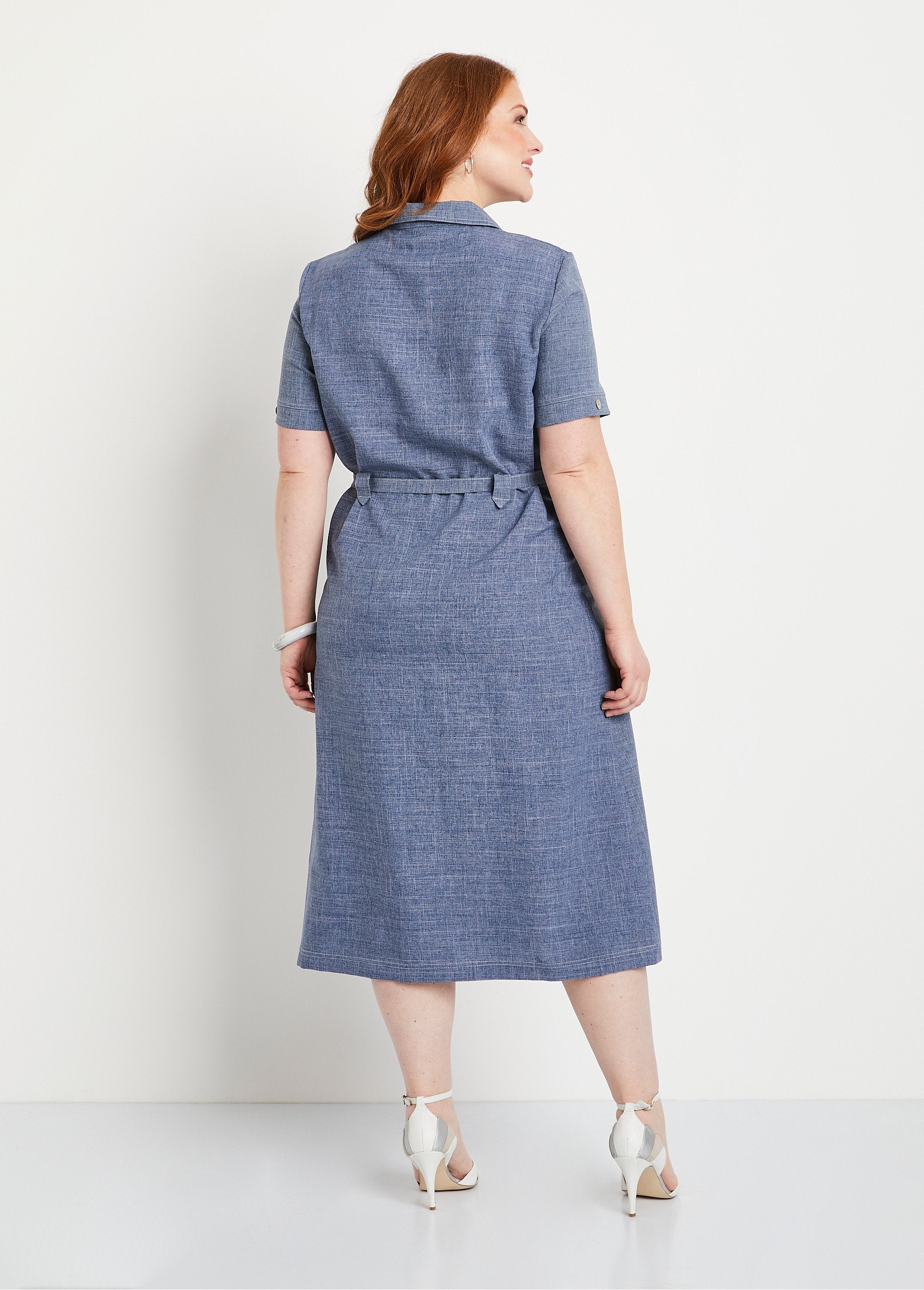 Robe-chemisier_mi-longue_coupe_droite_Bleu_chine_DO1_curvy