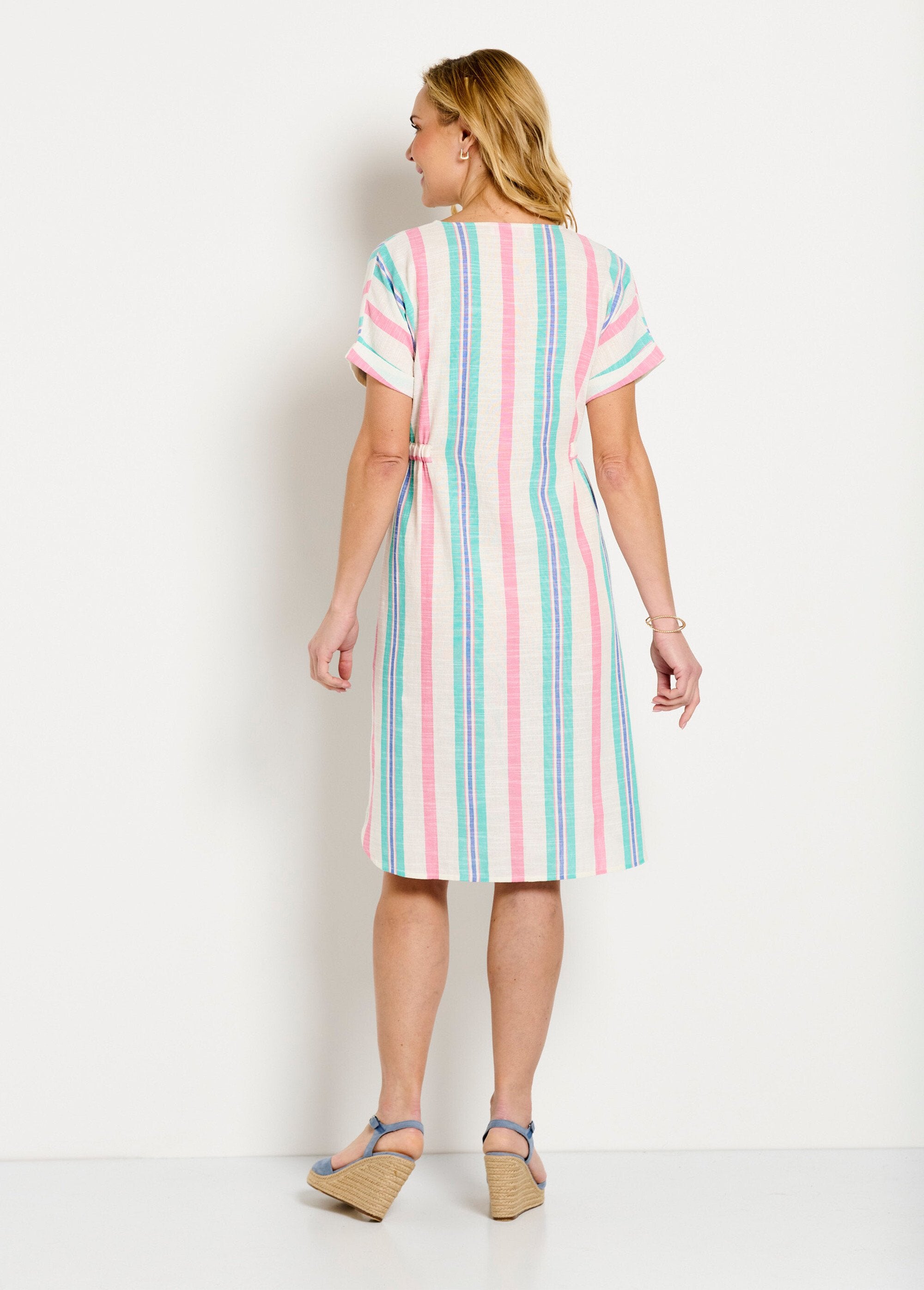 Robe_courte_boutonnée_col_V_coton_rayé_Rose_et_blanc_DO1_slim