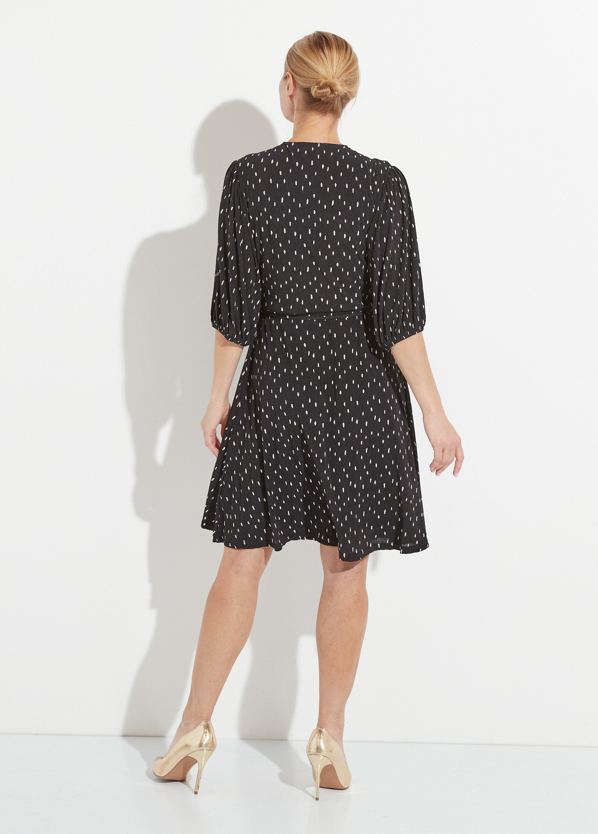Robe_courte_cache-coeur_imprimé_pois_Noir_et_ecru_DO1_slim