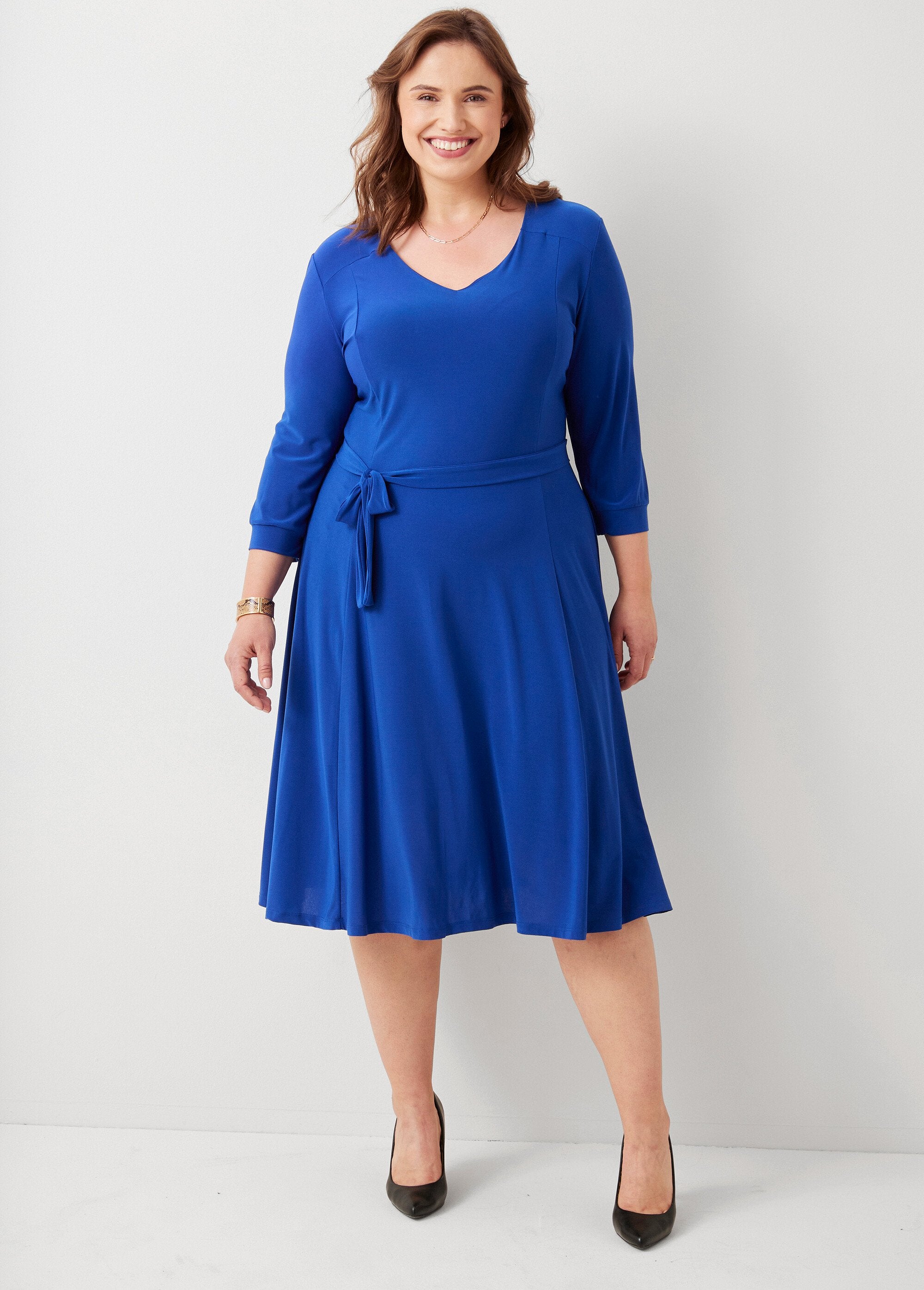 Robe_courte_ceinturée_col_V_manches_3/4_Bleu_uni_FA1_curvy