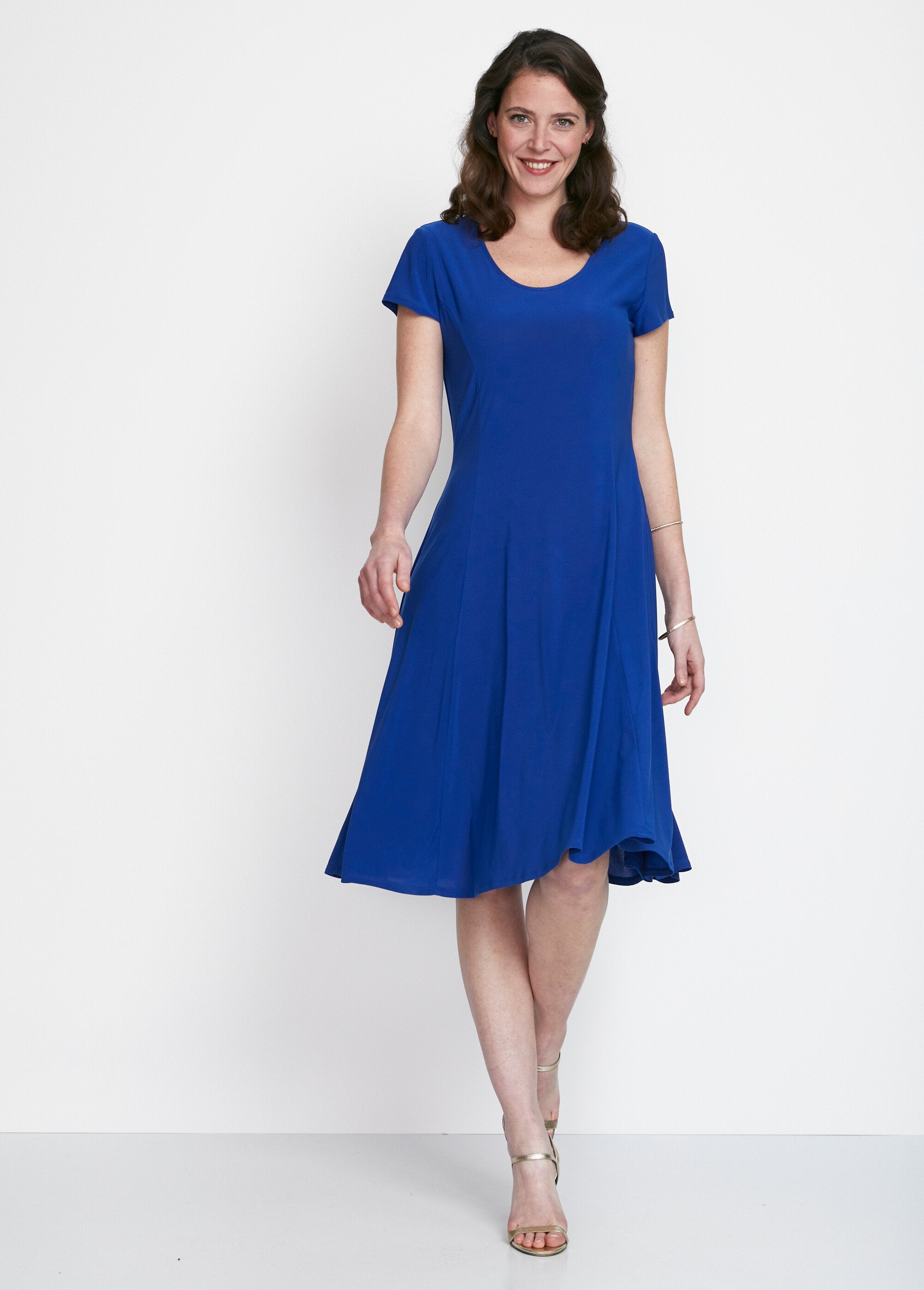 Robe_courte_galbée_évasée_Bleu_FA2_slim