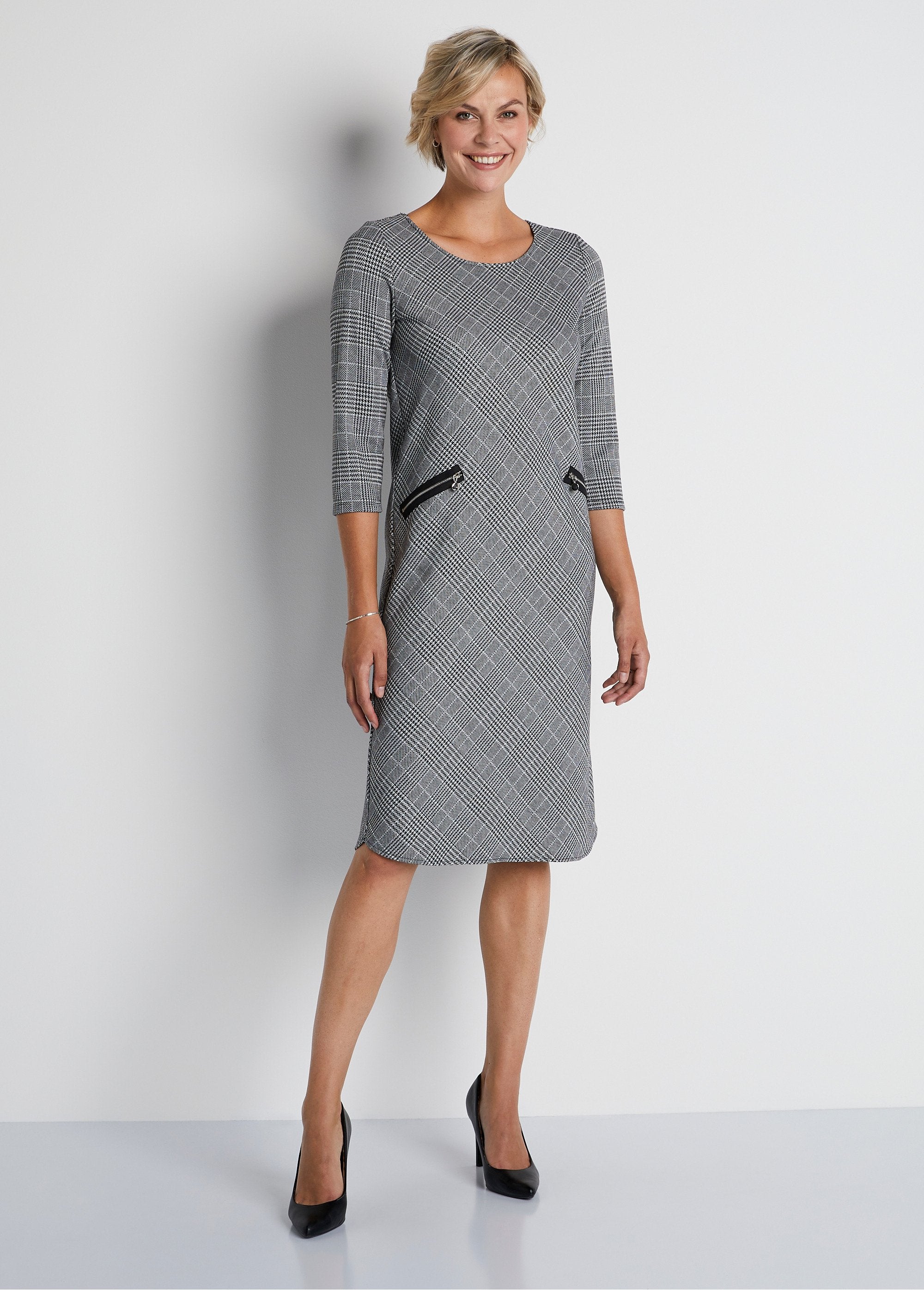 Robe_courte_droite_jacquard_carreaux_Noir_et_blanc_FA1_slim