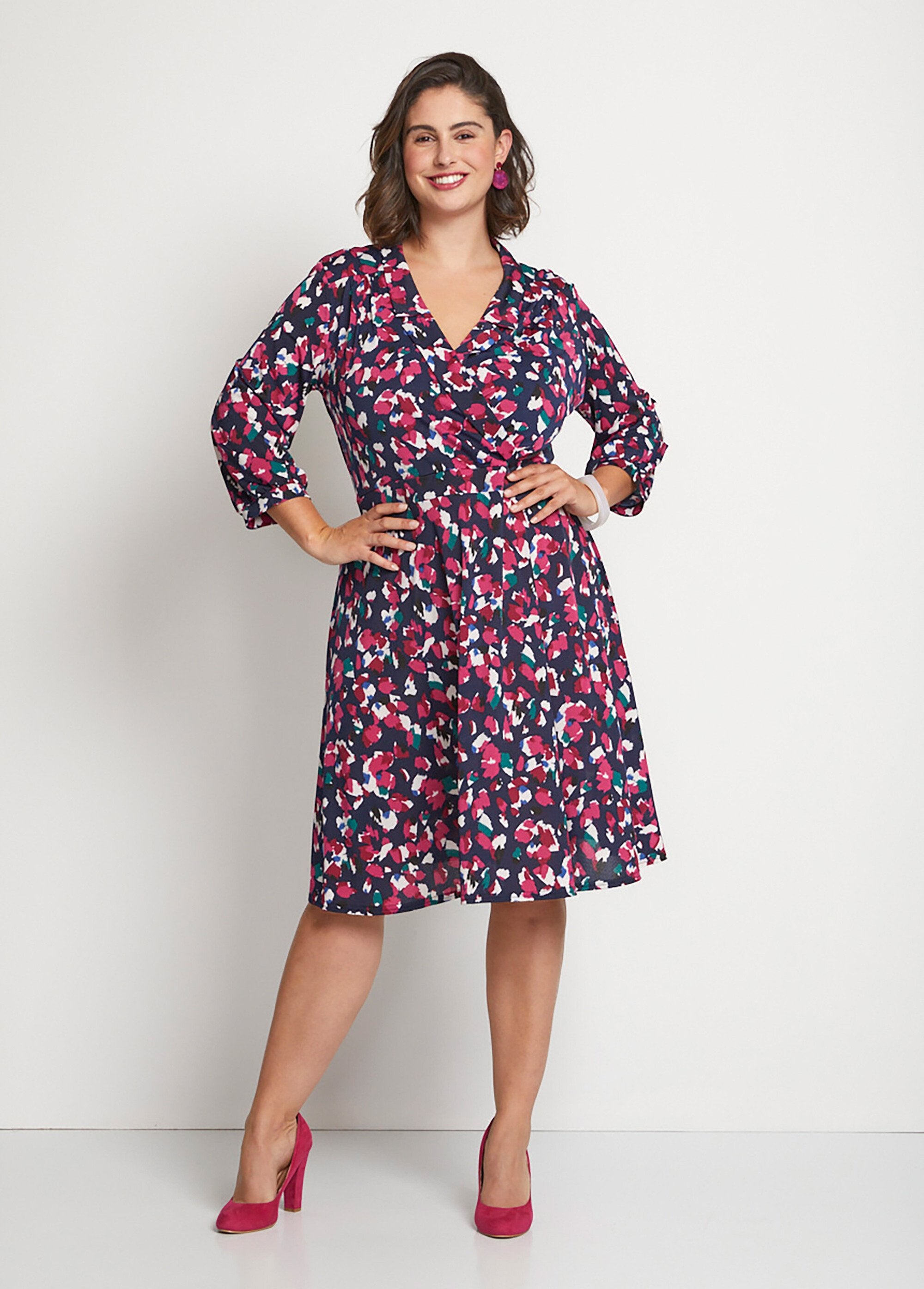 Vestido_curto_com_folhos_estampado_Estampa_fúcsia_FA1_curvy