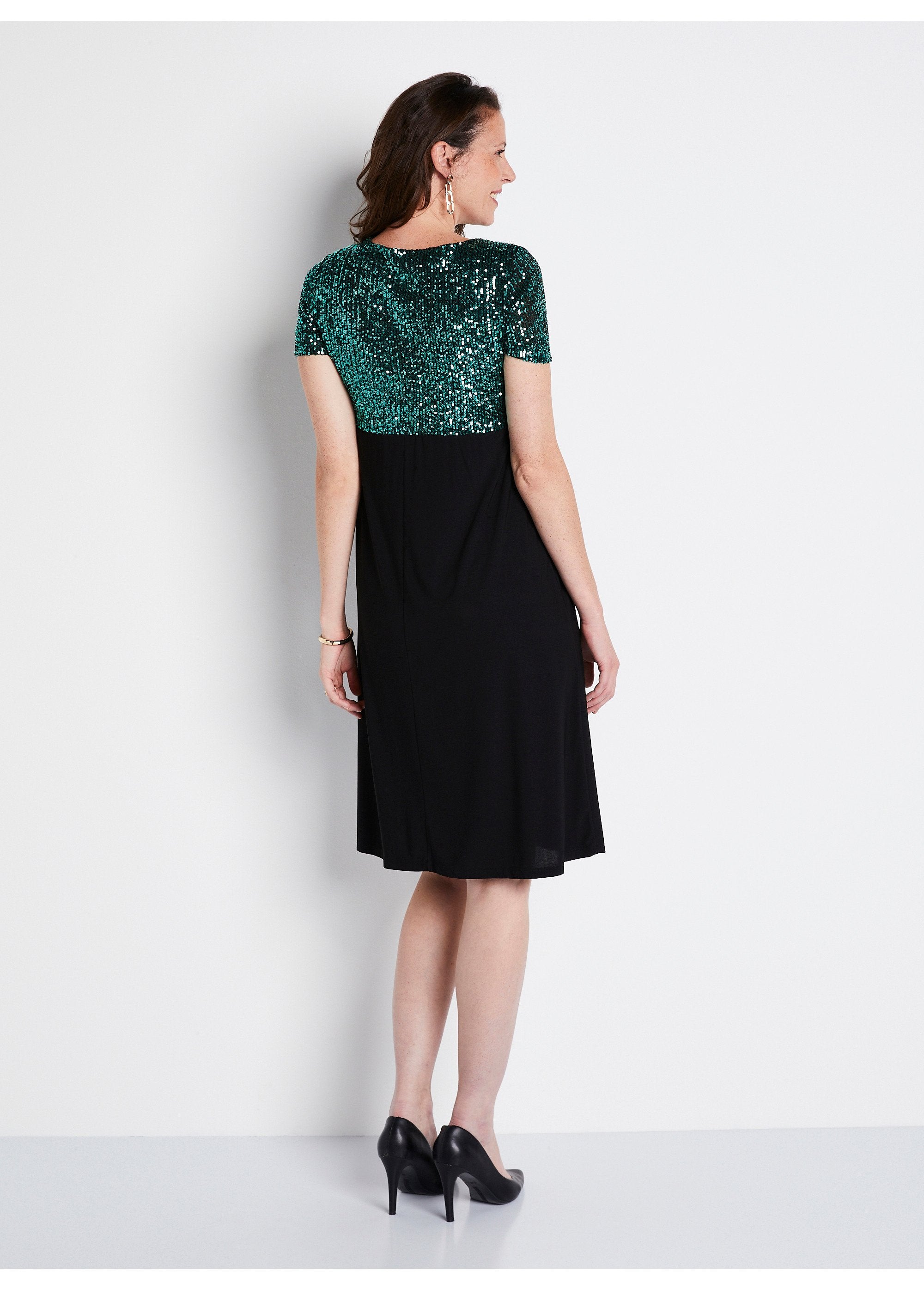 Robe_courte_évasée_maille_et_sequins_Vert_et_noir_DO1_slim